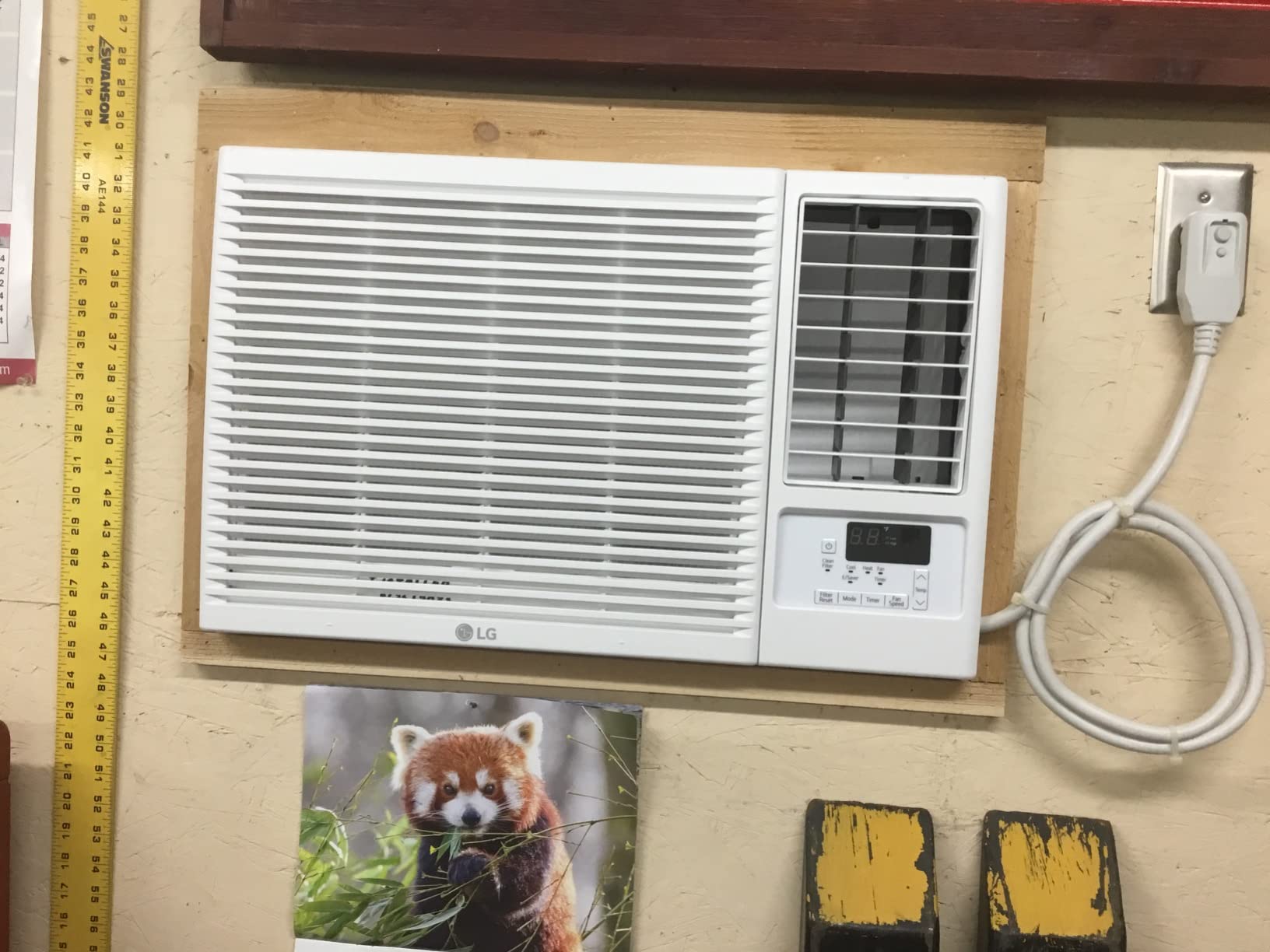 LG 23,000 BTU Window Air Conditioner with Heat, 230V, AC Heater Combo Window Unit for Rooms up to 1400 Sq. Ft., Perfect for Living Room, Den, Bedroom, or Office, AC Heater Window Unit with Remote - Customer Photo 1