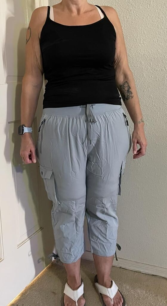Soothfeel Women's Cargo Capris Pants with 6 Pockets Lightweight Quick Dry Travel Hiking Summer Pants for Women Casual Customer Review Soothfeel Women's Cargo Capris Pants with 6 Pockets Lightweight Quick Dry Travel Hiking Summer Pants for Women Casual - Customer Photo 2