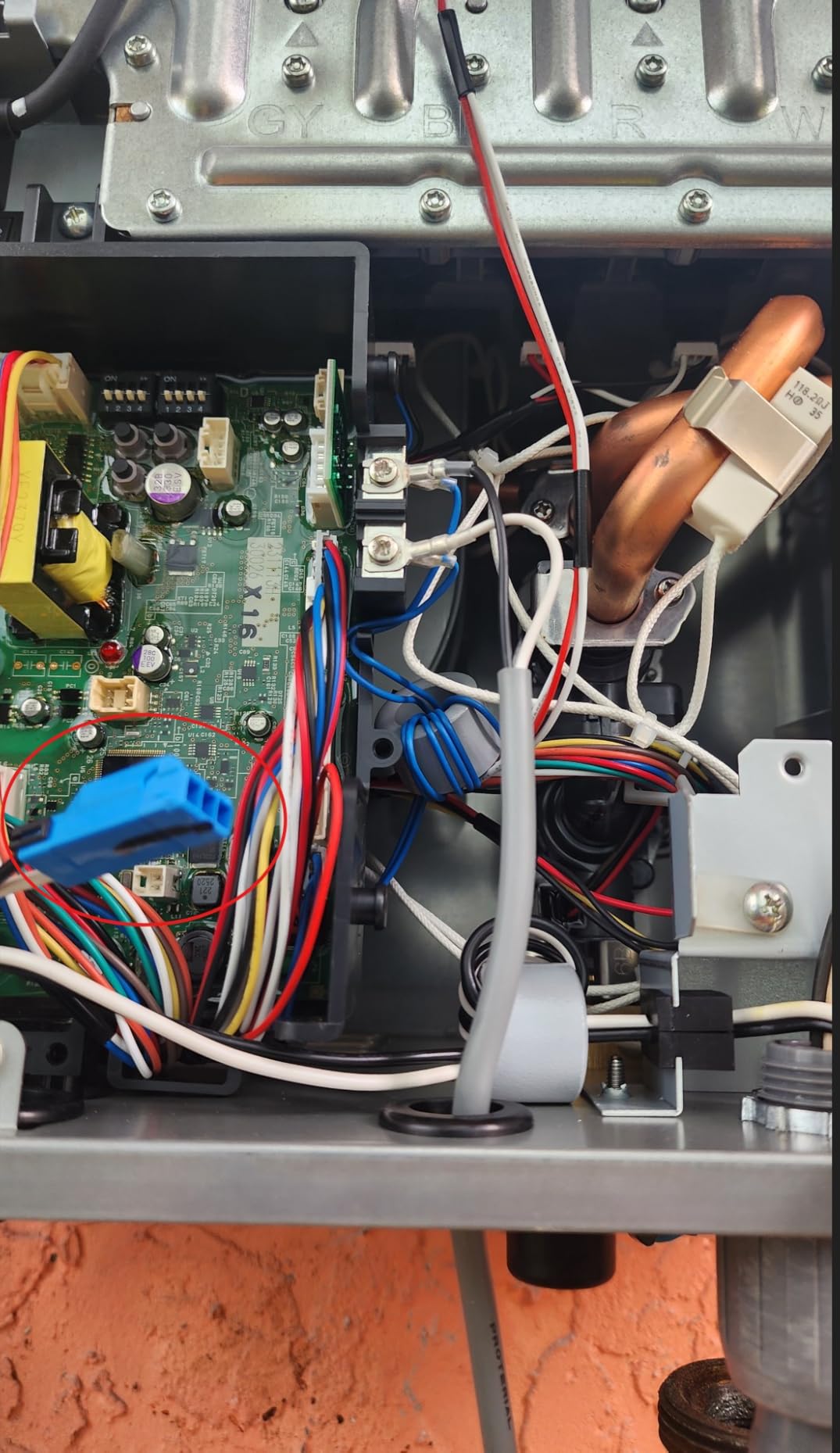 Rheem RTG-70XLN-3 High Efficiency Non-Condensing Outdoor Tankless Natural Gas Water Heater, 7.0 GPM, Gray - Customer Photo 1