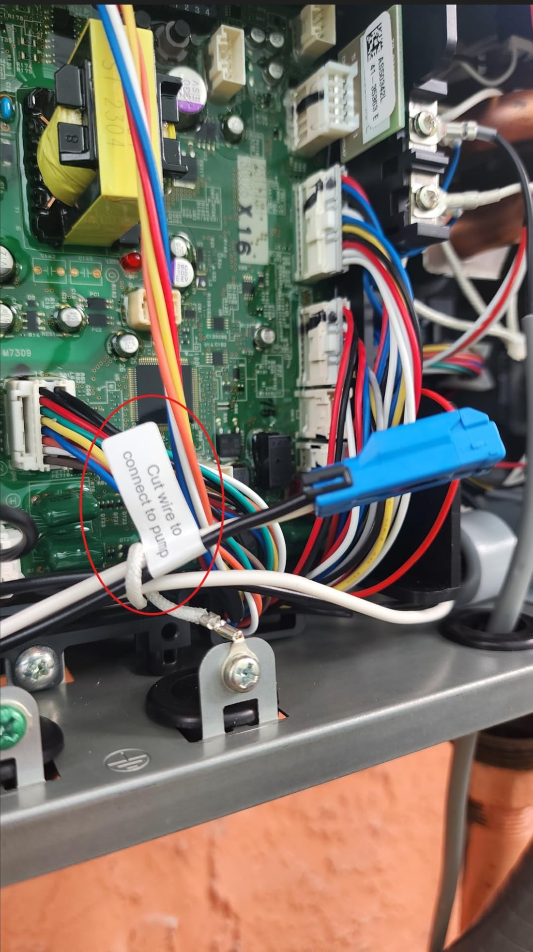 Rheem RTG-70XLN-3 High Efficiency Non-Condensing Outdoor Tankless Natural Gas Water Heater, 7.0 GPM, Gray - Customer Photo 2