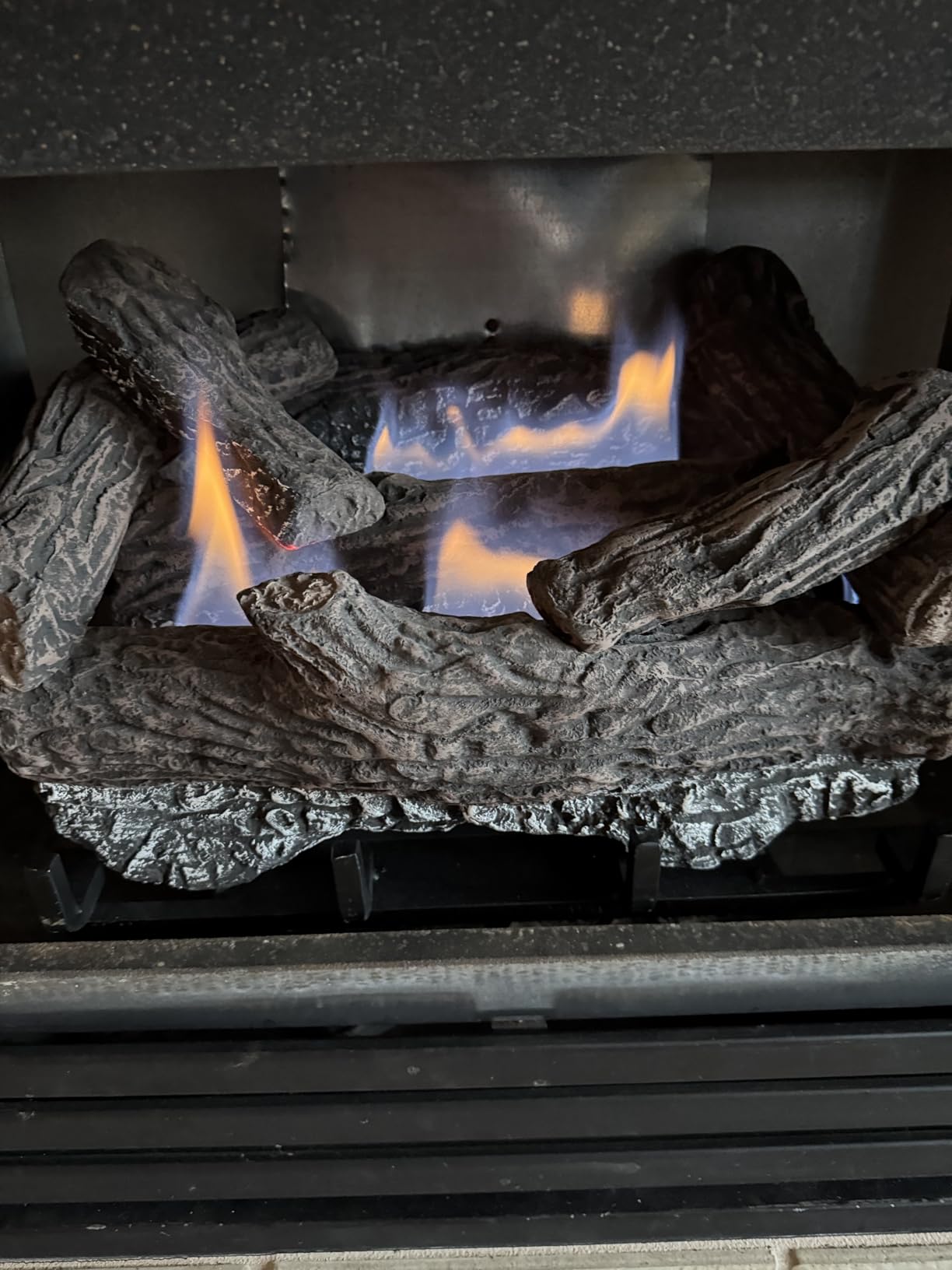 Duluth Forge DLS-18R-2 Dual Fuel Ventless Fireplace Logs Set with Remote Control, Use with Natural Gas or Liquid Propane, 30000 BTU, Heats up to 1000 Sq. Ft, Stacked Red Oak, 18 Inches Customer Review Duluth Forge DLS-18R-2 Dual Fuel Ventless Fireplace Logs Set with Remote Control, Use with Natural Gas or Liquid Propane, 30000 BTU, Heats up to 1000 Sq. Ft, Stacked Red Oak, 18 Inches - Customer Photo 2