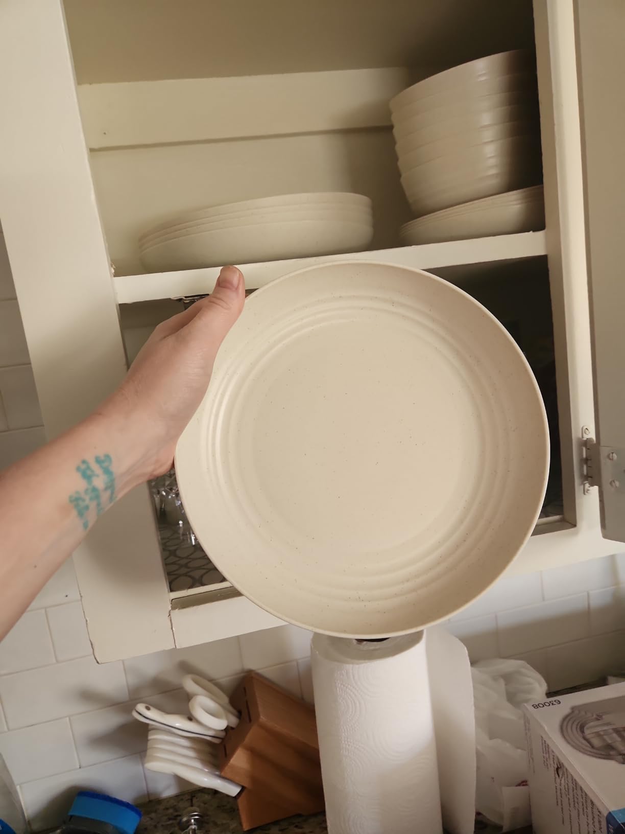 Rubtlamp Wheat Straw Dinnerware Sets, 16PCS Plastic Dinnerware Set for 4, Wheat Straw Plates and Bowls Sets, Unbreakable Dinnerware Plastic Microwave Safe Dishes Set for Kitchen&Camping - Customer Photo 3