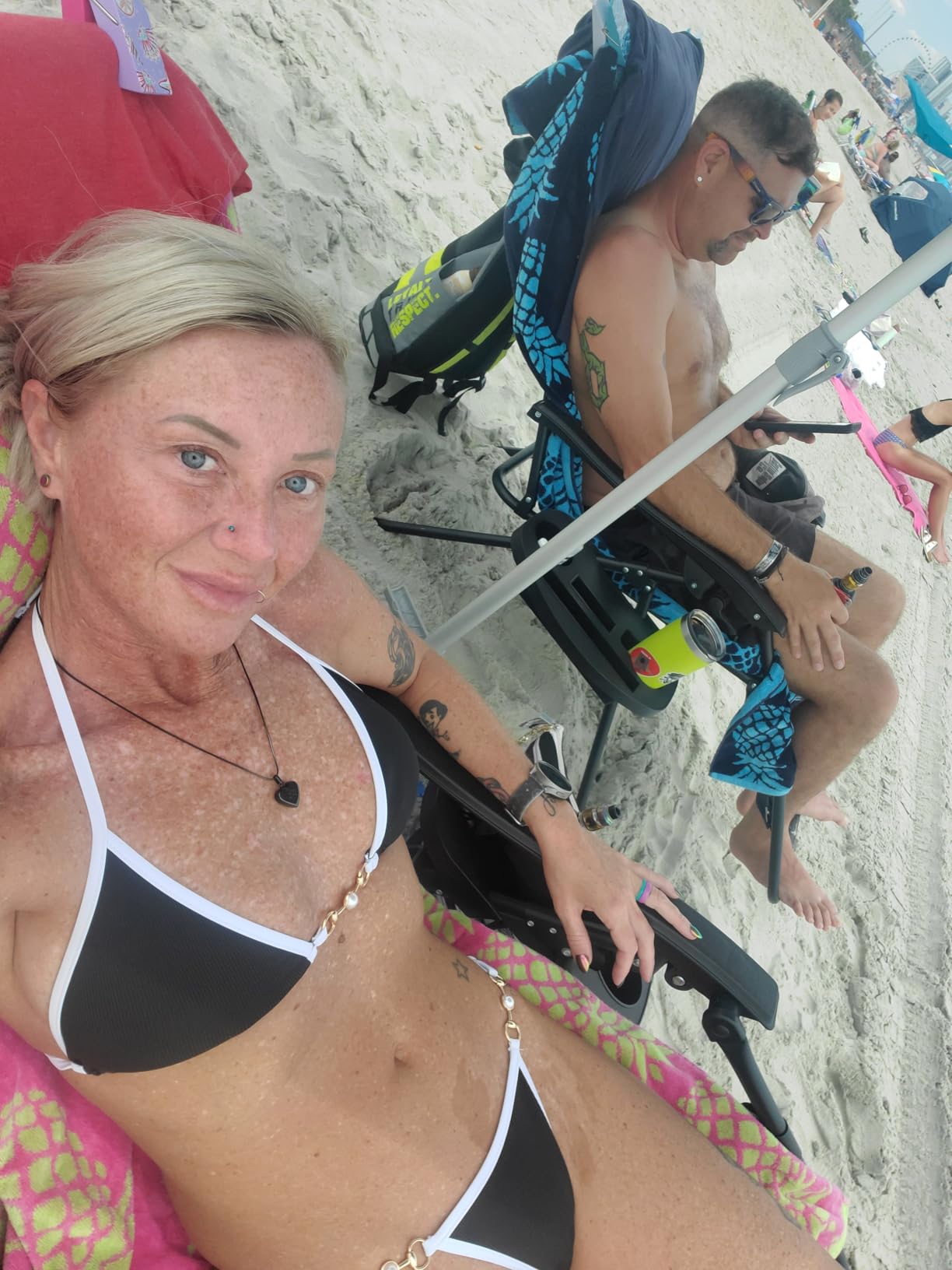 Sweetcrispy Zero Gravity Chairs, Set of 2 Portable Recliner Beach Camping Patio Outdoor Folding Lounge Chair with Cup Holder Trays and Adjustable Pillow for Poolside, Garden, Backyard, Lawn (Black) - Customer Photo 1