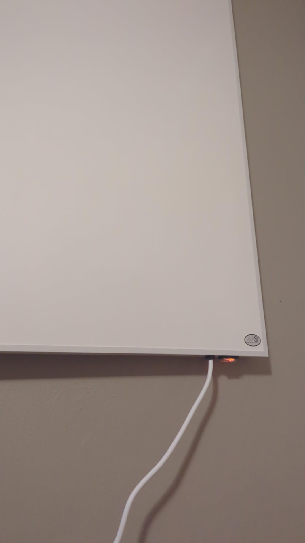 Infrared Space Heater - suited for smaller rooms - potent & energy efficient electric heating - wall-mounted - warms up quickly - over-heating protection - no noise - no maintenance - pleasant warmth - Customer Photo 1