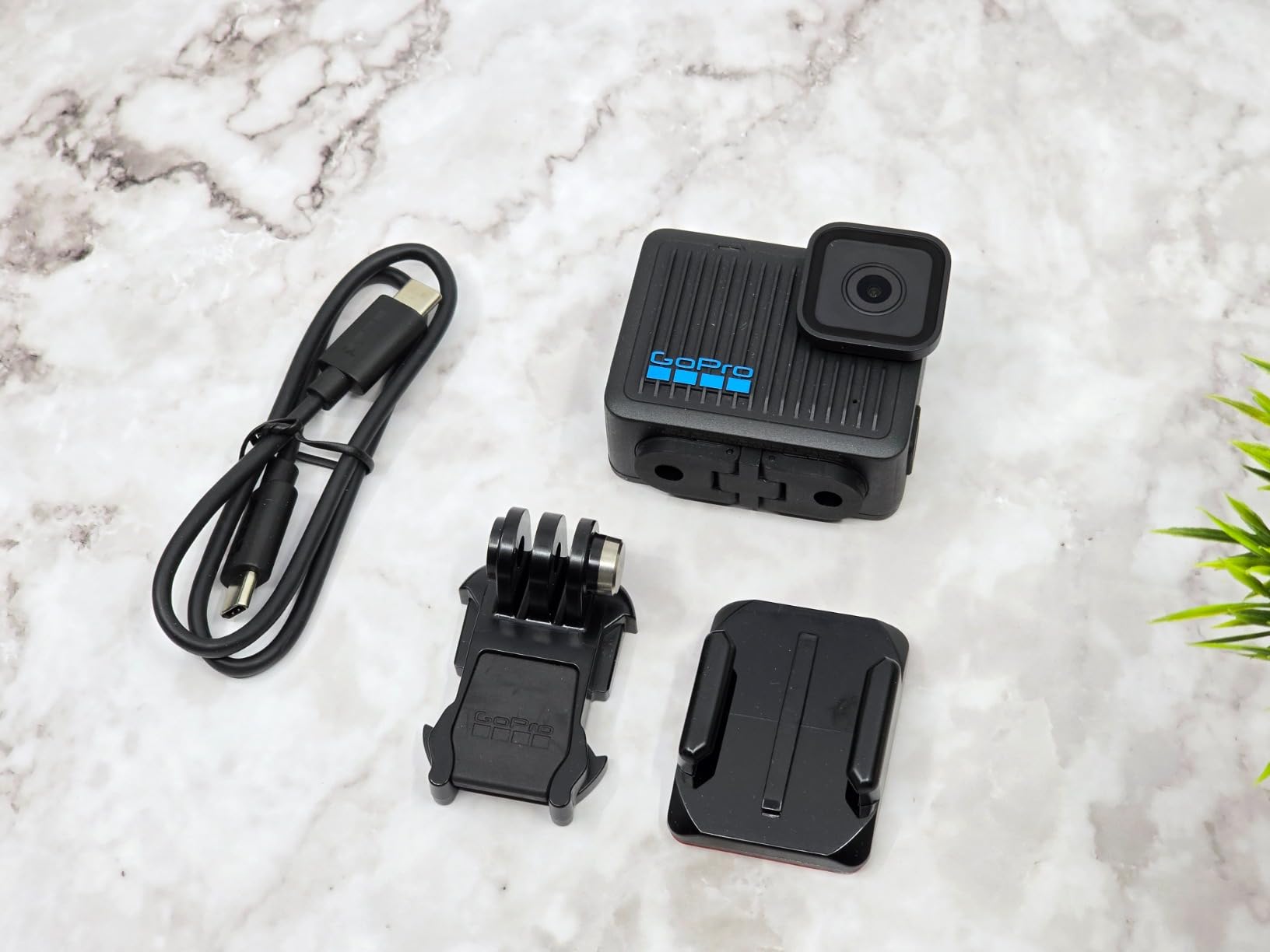 GoPro Hero - Compact Waterproof Action Camera with 4K Ultra HD Video, 12MP Photo, Touch Screen - Customer Photo 2