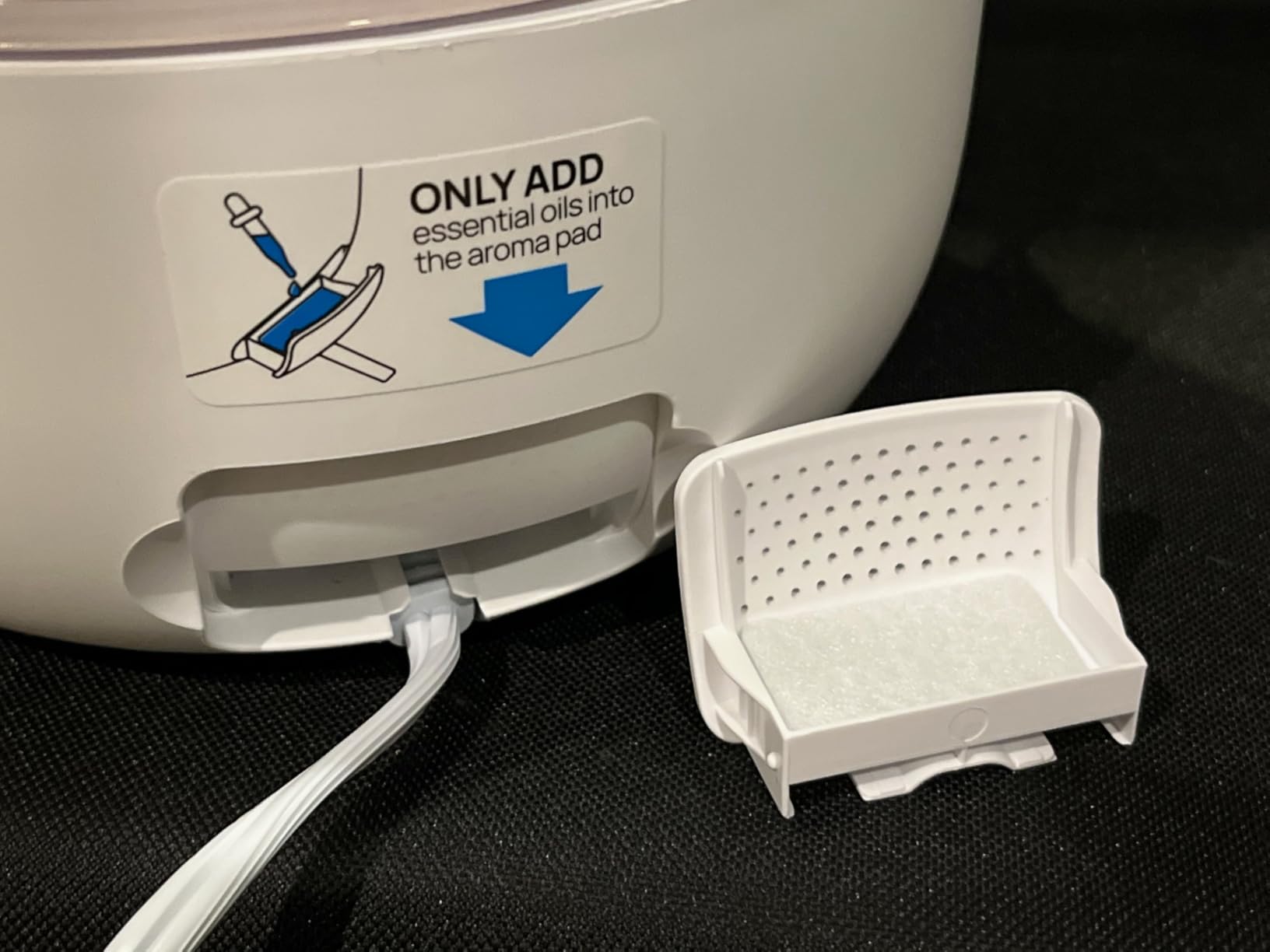 Dreo Humidifiers for Bedroom, 3L Top Fill 30H & 26dB Quiet Runtime for Large Room, Cool Mist Ultrasonic Humidifier with Humidity Sensor, Night Light for Home, Baby, Nursery, Plants, 360° Nozzle, White - Customer Photo 4