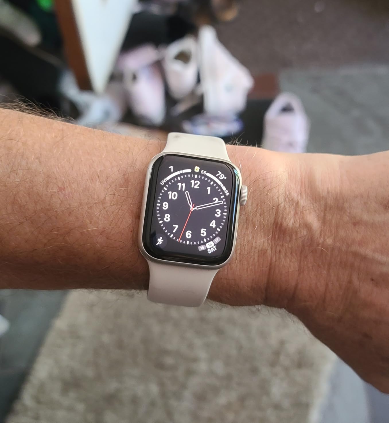 Apple Watch SE (2nd Gen) [GPS 40mm] Smartwatch with Starlight Aluminum Case with Starlight Sport Band S/M. Fitness and Sleep Trackers, Crash Detection, Heart Rate Monitor, Retina Display - Customer Photo 1