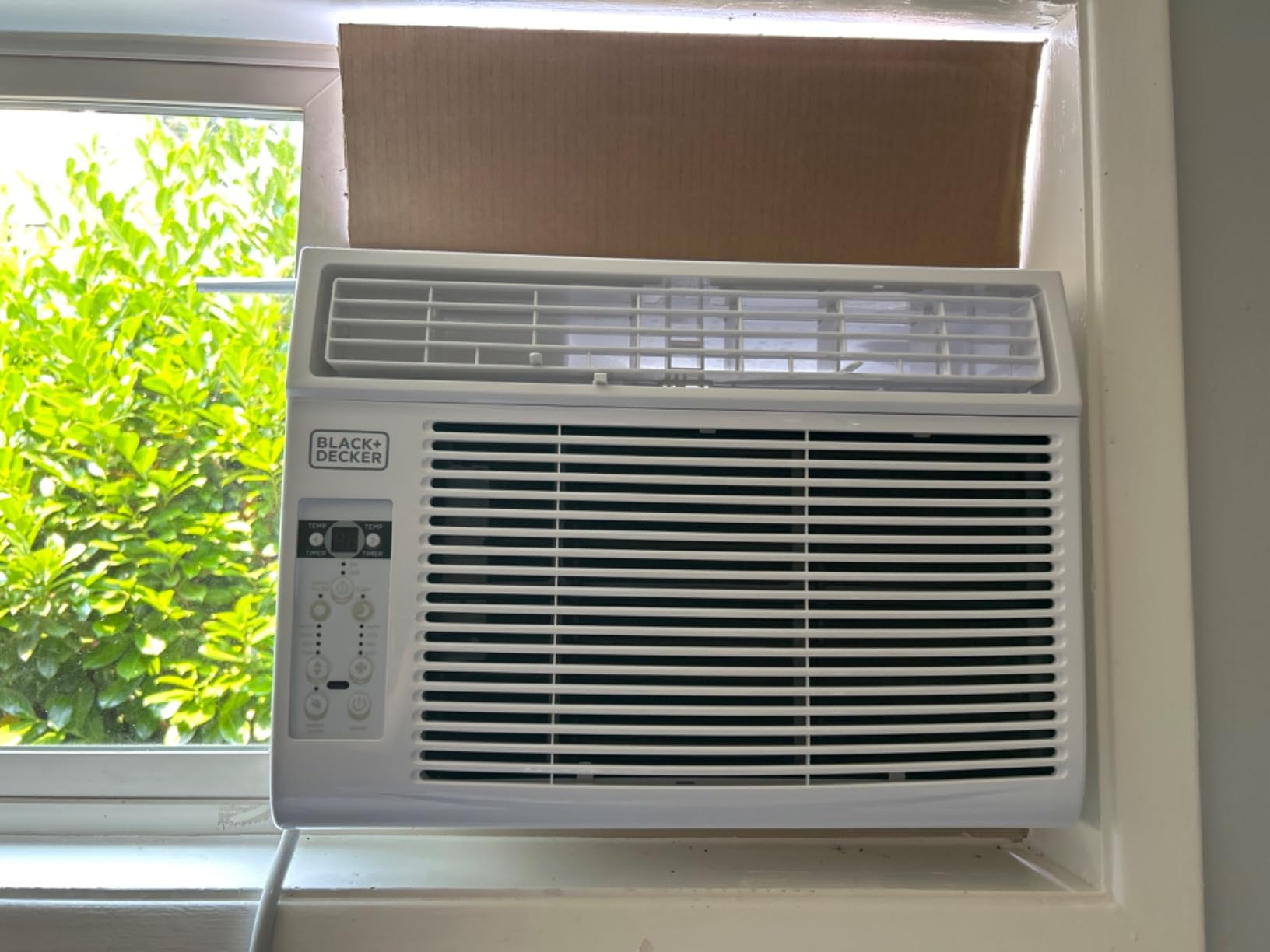 BLACK+DECKER Window or Through The Wall Air Conditioner 18000 BTU, AC Window Unit Cools Up to 1000 Square Feet, Window AC Unit with Remote Control, 3 Cooling Speeds and Fan Only, BD18WT6, White - Customer Photo 3