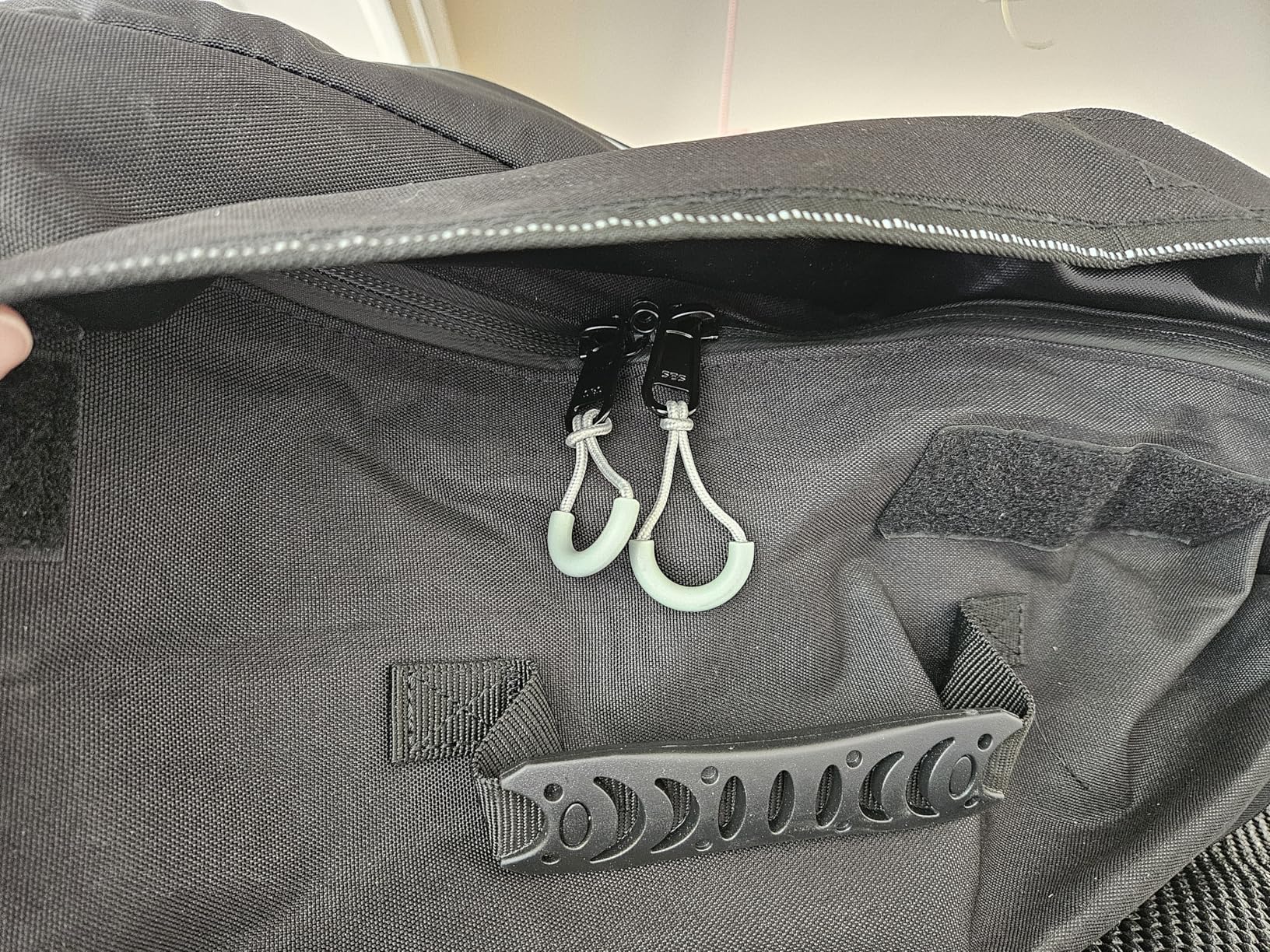 VENTURE 4TH Car Rooftop Cargo Carrier – 21 Cubic Feet Waterproof Roof Bag with 10 Heavy-Duty Compression & Tie-Down Straps, Anti-Slip Mat & Door Hooks – Fits Cars with or Without Roof Rack - Customer Photo 2