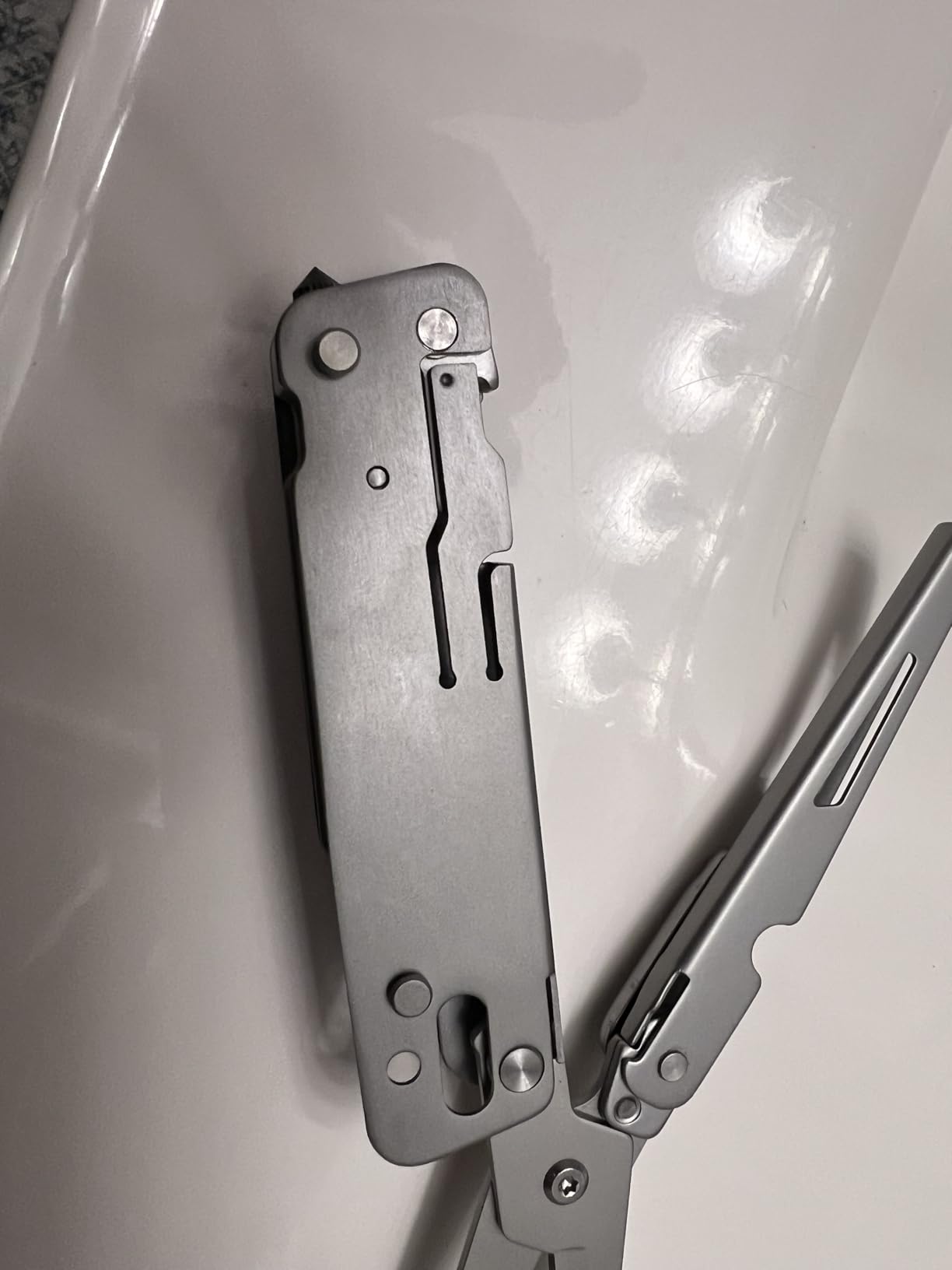 Teslong 5 in-1 EDC Multitool Knife Scissors with Screwdrivers, Detachable Design 440A Stainless Pocket Knife, Window Breaker, Tactical Gear for Camping, Surviving, Hiking, Gift for Men Dad - Customer Photo 1