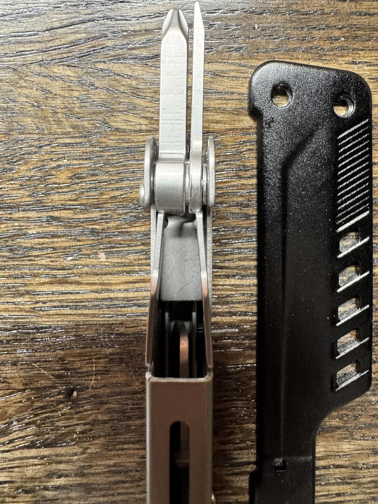 Teslong 5 in-1 EDC Multitool Knife Scissors with Screwdrivers, Detachable Design 440A Stainless Pocket Knife, Window Breaker, Tactical Gear for Camping, Surviving, Hiking, Gift for Men Dad - Customer Photo 2