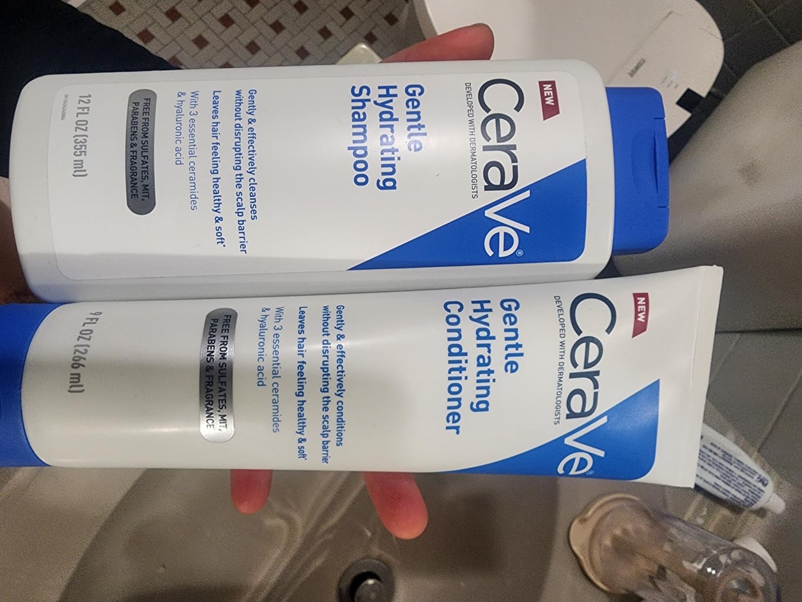 CeraVe Gentle Hydrating Shampoo, With Ceramides, Niacinamide & Hyaluronic Acid For Soft, Healthy Looking Hair & Scalp, Sulfate Free & Color Safe Shampoo, For All Hair Types, 12 Oz - Customer Photo 1