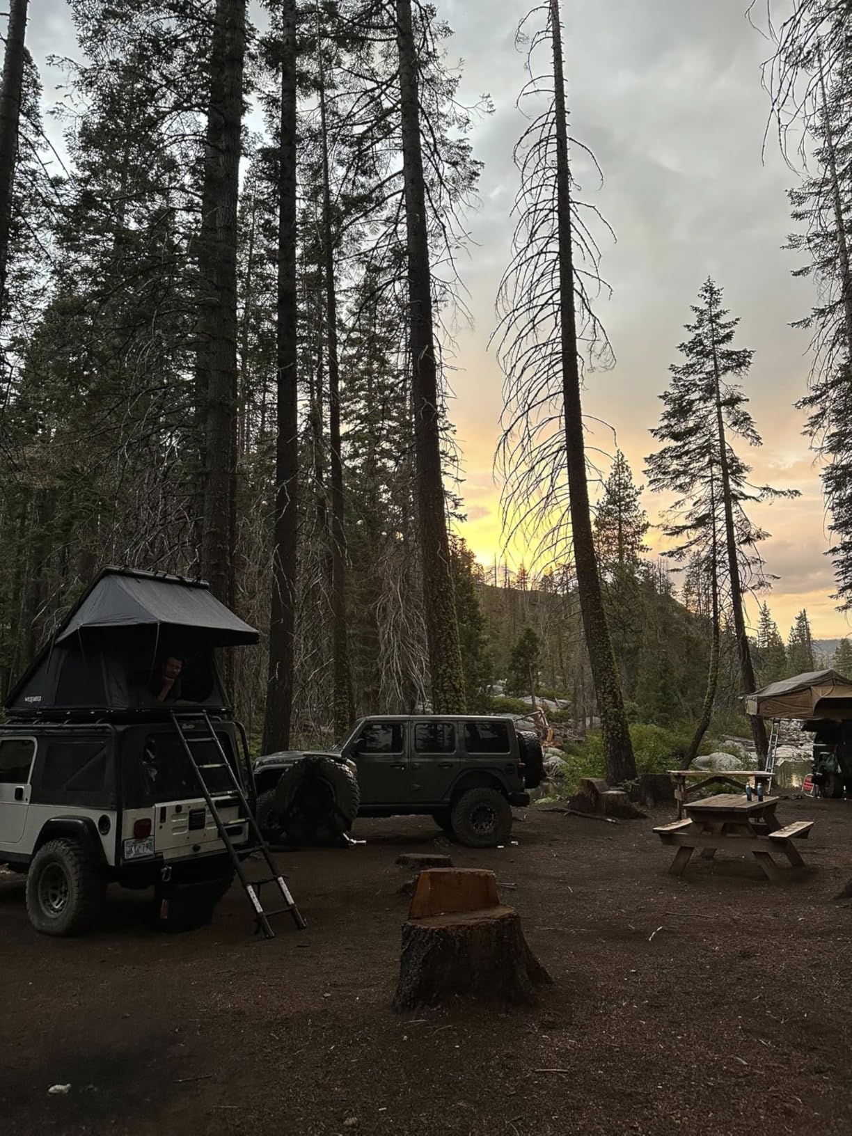 Rooftop Tent Hardshell, 2-3 Person Camping Car Roof Top Tent Hard Shell Suitable for Jeep, SUV, Truck, Van - Customer Photo 1