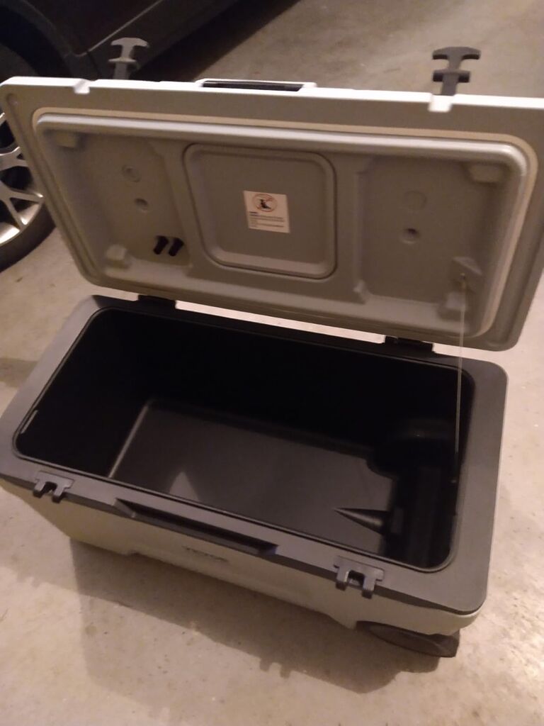 VEVOR Ultra-Light Hard Cooler, Ice Retention Cooler with Heavy Duty Handle - Customer Photo 1