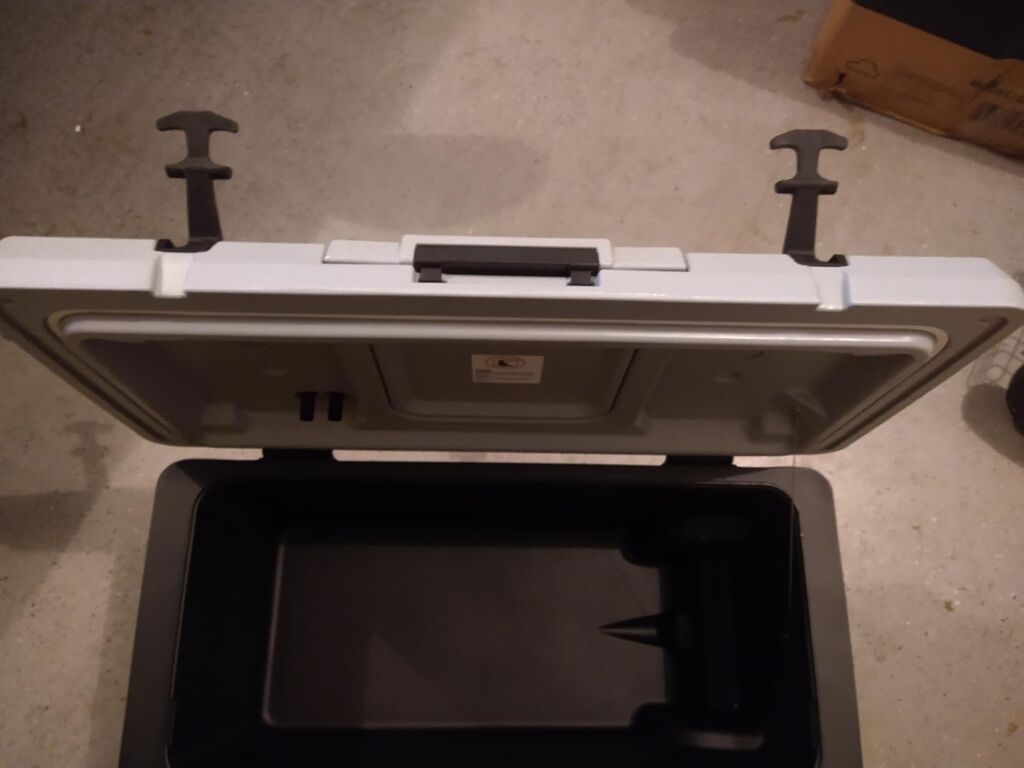 VEVOR Ultra-Light Hard Cooler, Ice Retention Cooler with Heavy Duty Handle - Customer Photo 2