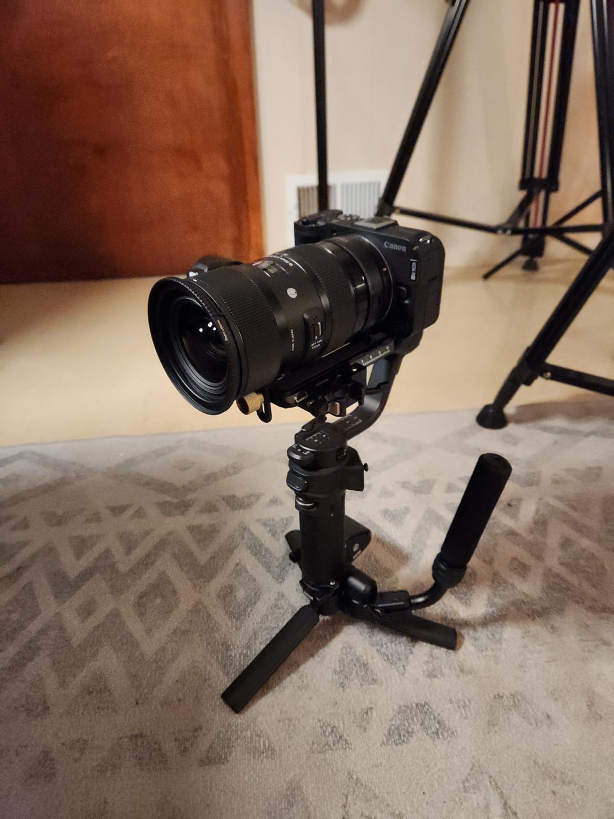 Canon EOS R50 V Mirrorless Camera with RF-S14-30mm F4-6.3 is STM PZ Lens, APS-C Sensor, 24.2 Megapixels, Ultra-Wide Zoom, Fast Autofocus, Vlogging and Live Streaming Kit for Content Creators, Black - Customer Photo 1