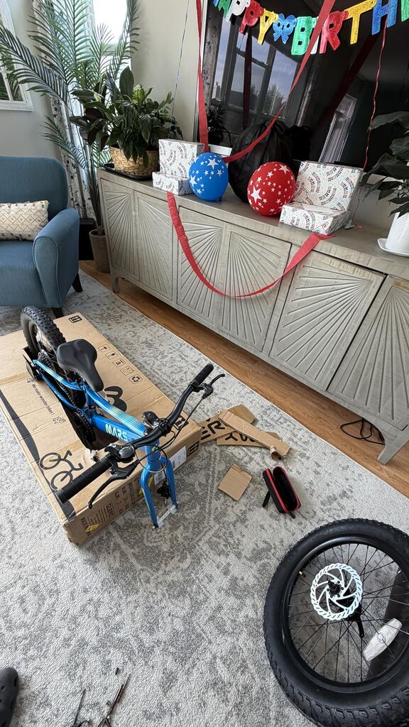 Glerc Mars Kids Mountain Bike, 20 24 Inch Fat Tire Bike for Teen Ages 6-14 Year Old, Bicycle with 2.8-Inch Wide Tires and 6 Speed Drivetrain, Multiple Colors - Customer Photo 2