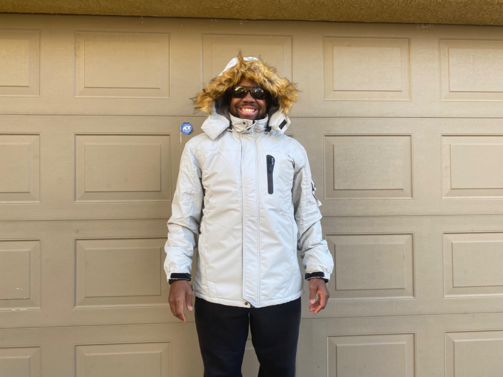 WULFUL Men's Ski Jackets Warm Winter Snow Windbreaker Resistant Snowboard Fleece Coat Mountain Waterproof Parka with Hood - Customer Photo 1