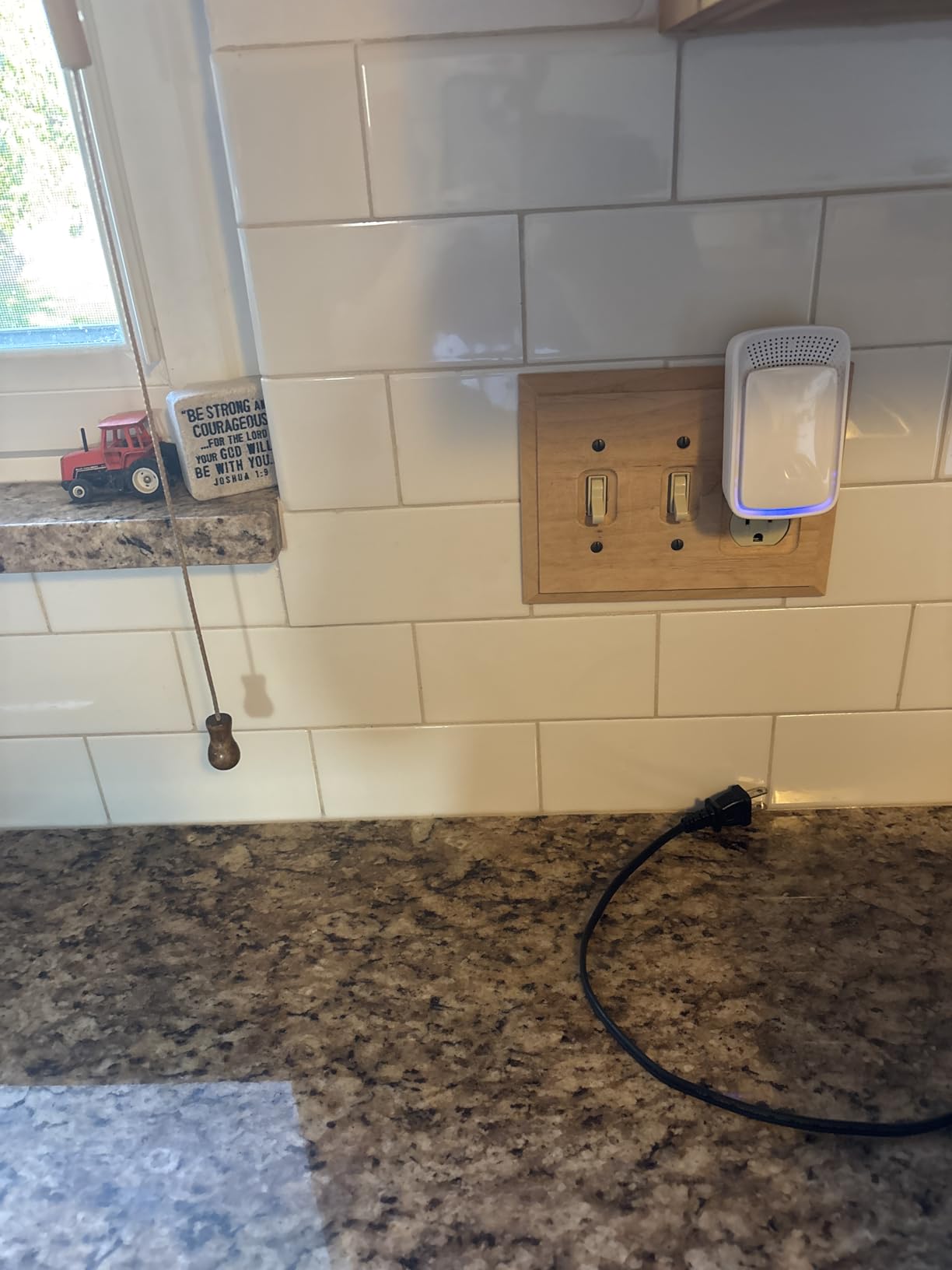 Plug-In Ionic Air Purifier (4), Home Air Ionizer, Silent Filterless Air Purifier, Silent Filterless Air Purifier for Home, Portable Negative Ion Air Freshener for Pet Odors, Dust, and Smoke. - Customer Photo 1