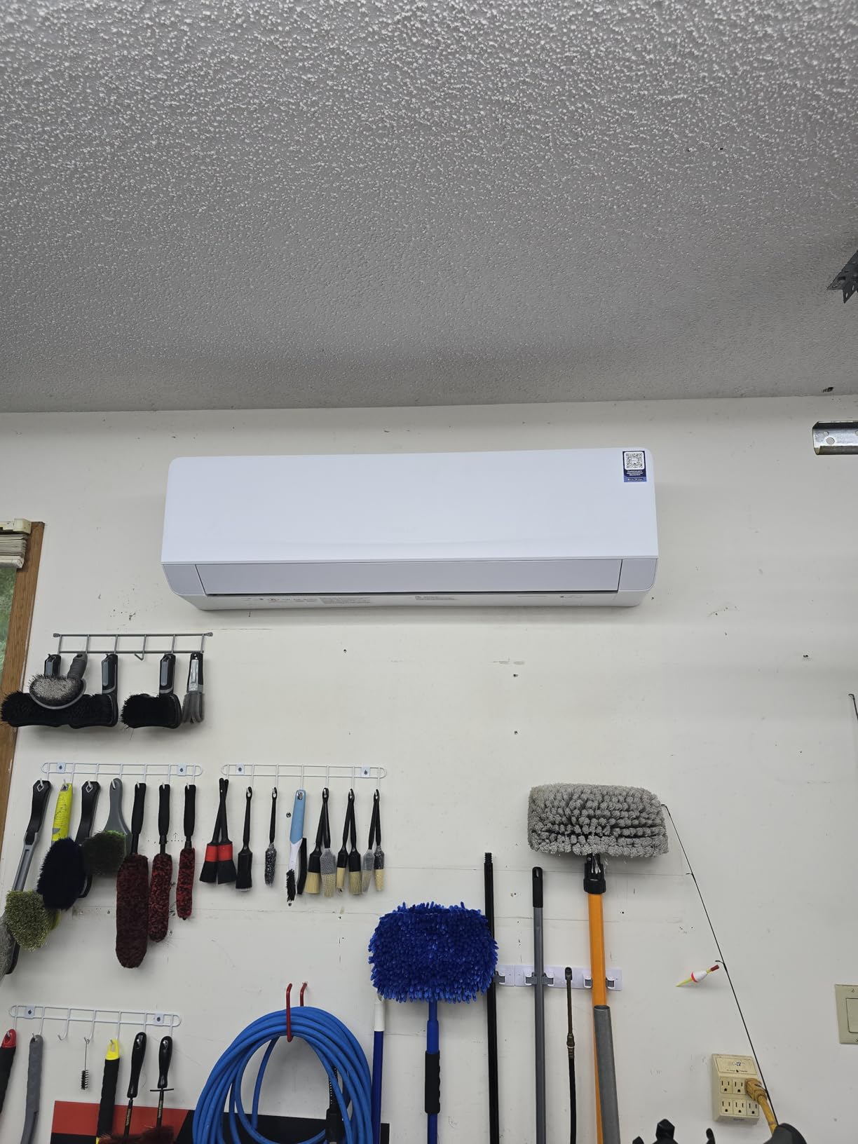 DELLA Serena 22 SEER2 12000 BTU Mini Split Heat Pump Works with Alexa, Energy Star 1 Ton Pre-Charged 230V Ductless AC Unit Inverter Air Conditioner System for Rooms up to 550Sq.Ft, 16.4ft Install Kit - Customer Photo 1