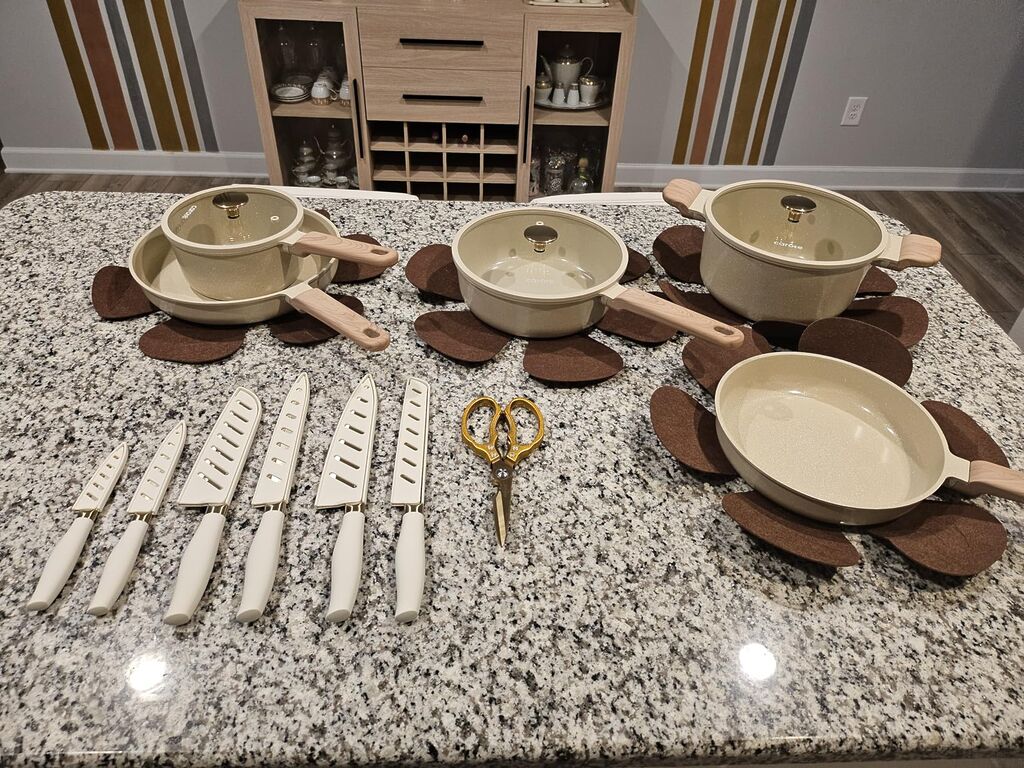 CAROTE Pots and Pans Set, Ceramic Cookware Set, 14pcs | Healthy Induction Kitchen Set, with Silicone Lids, Easy Clean, Even Heating, Space Saving, PFAS FREE customer photo 1