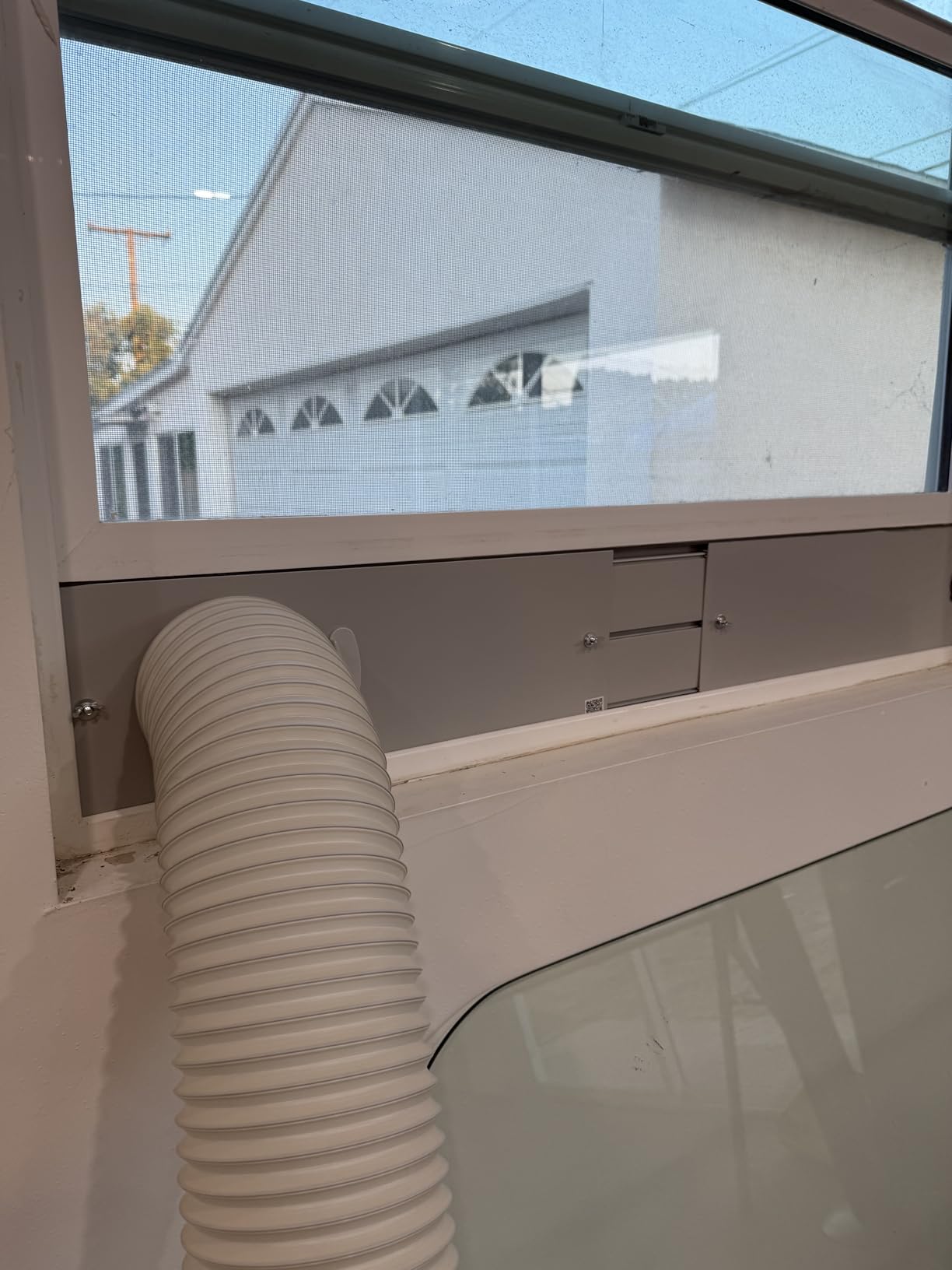 12,000 BTU Portable Air Conditioner Cools Up to 500 Sq.Ft, 3-IN-1 Energy Efficient Portable AC Unit with Remote Control & Installation Kits for Large Room, Campervan, Office, Temporary Space - Customer Photo 3