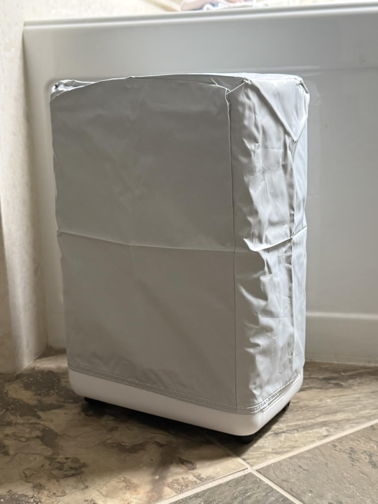 Aiusevo 30 Pint Dehumidifier for Basement, 2000 Sq. Ft Dehumidifiers for Home with Drain Hose, 3 Modes, Smart Humidity Control, 24H Timer, 0.52 Gal Water Tank, for Bedroom, Bathroom, RV - Customer Photo 2