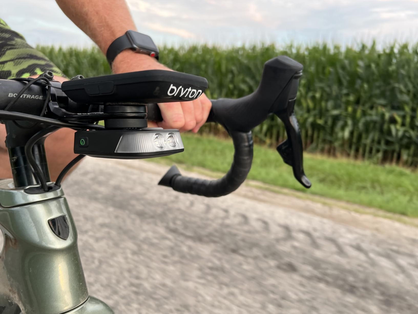 RAVEMEN FR500 Bike Front Light for Night Daytime Riding, Compatible with Garmin/Wahoo Computers, 6 Modes, Auto On/Off, Side Visible, USB-C Rechargeable & Output Bicycle Headlight for Road Urban Biking - Customer Photo 3