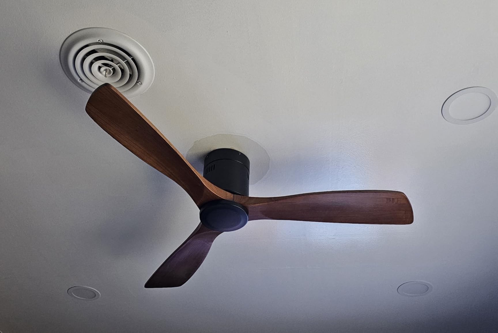 Sofucor 52 Inch Smart Ceiling Fans with Lights-Flush Mount Low Profile Modern Outdoor Solid Wood Ceiling Fans with Remote Control for Bedroom/Farmhouse/Patio/Indoor, Brown Black - Customer Photo 2
