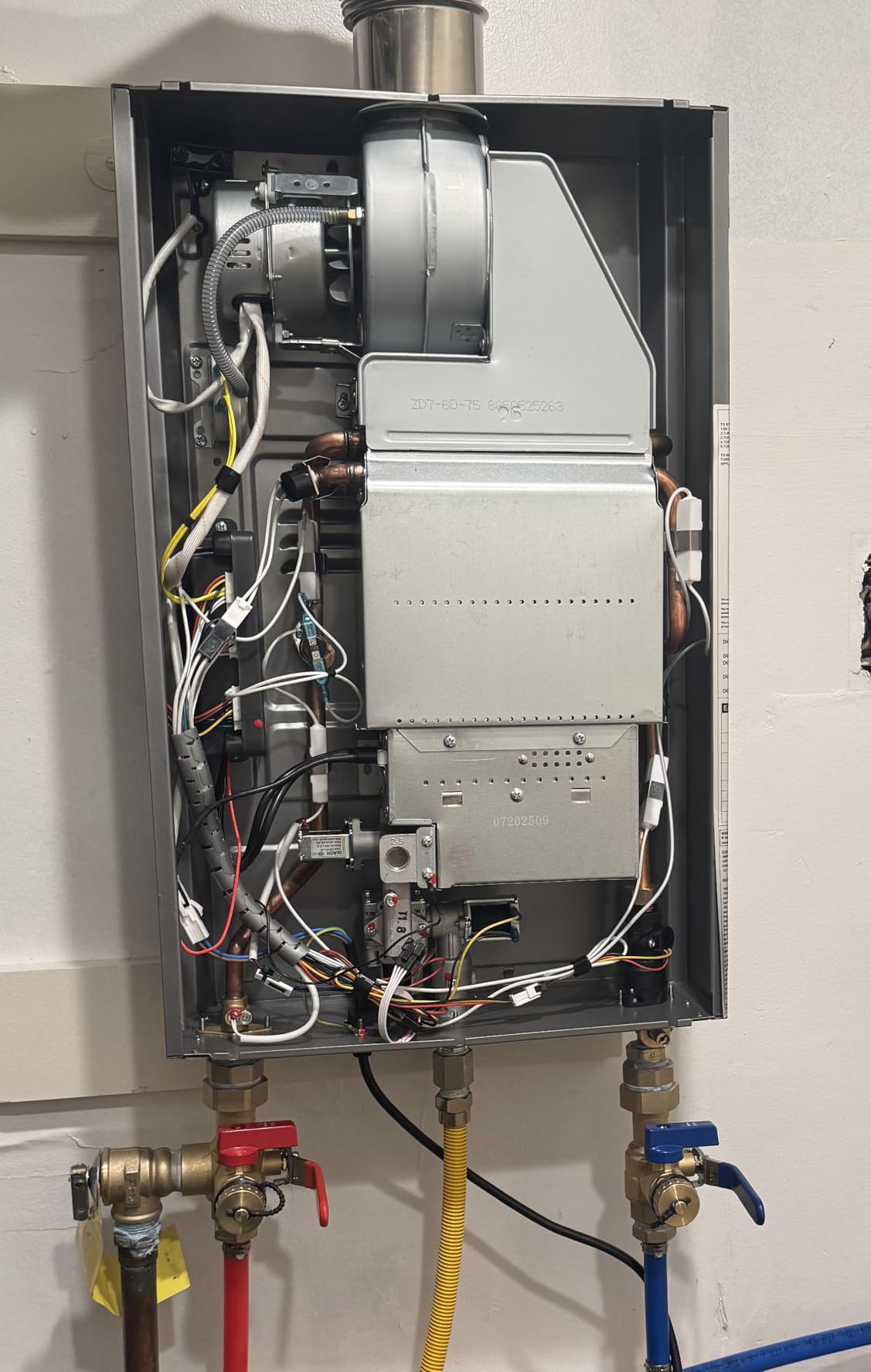 2025 GEN II Ranein Natural Gas Tankless Water Heater Max 8.5 GPM, 190,000 BTU Indoor On Demand Instant Hot Water Heater with LED Temperature Control Panel - Customer Photo 1