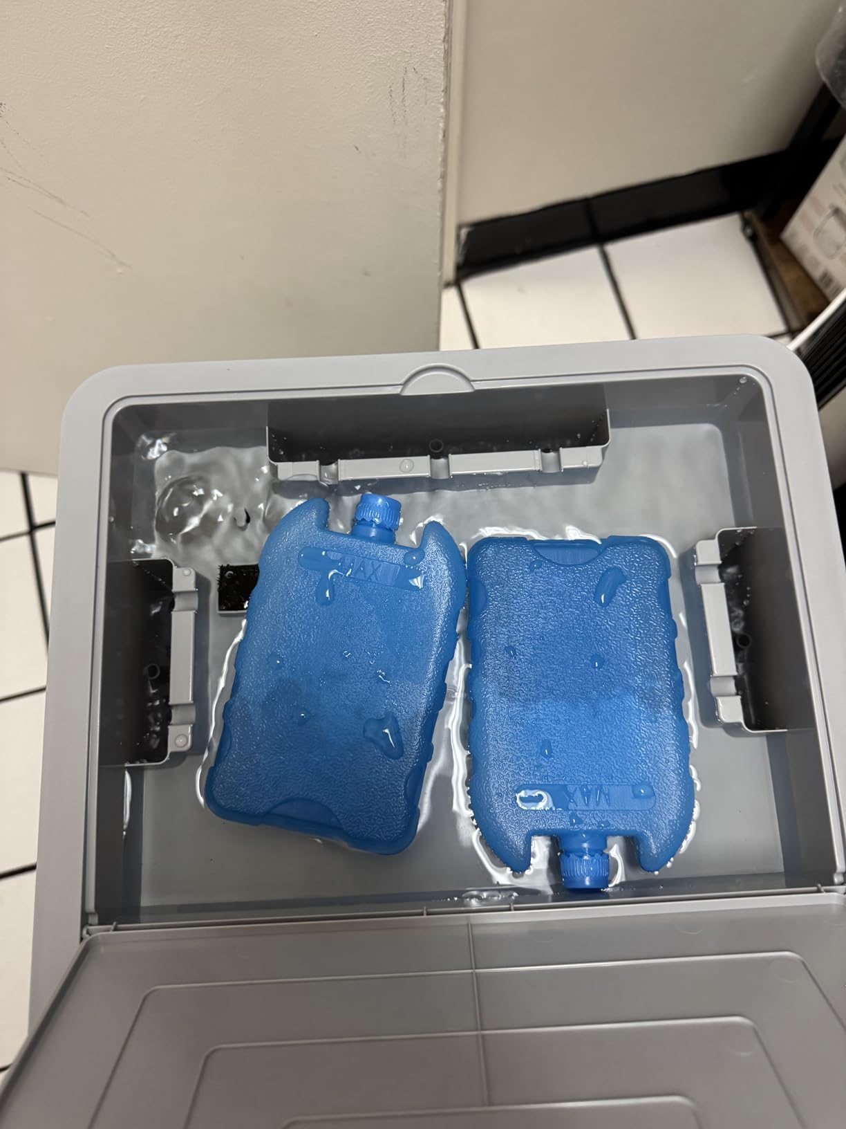 JRD Portable Air Conditioner, Portable Evaporative Air Cooler with Remote, 12H Timer, 4 Ice Pack, 2.4Gal Tank, 4 Mode&3 Speed, Mist Function, Swamp Cooler Cooling Fan for Bedroom Home Office Garage - Customer Photo 2