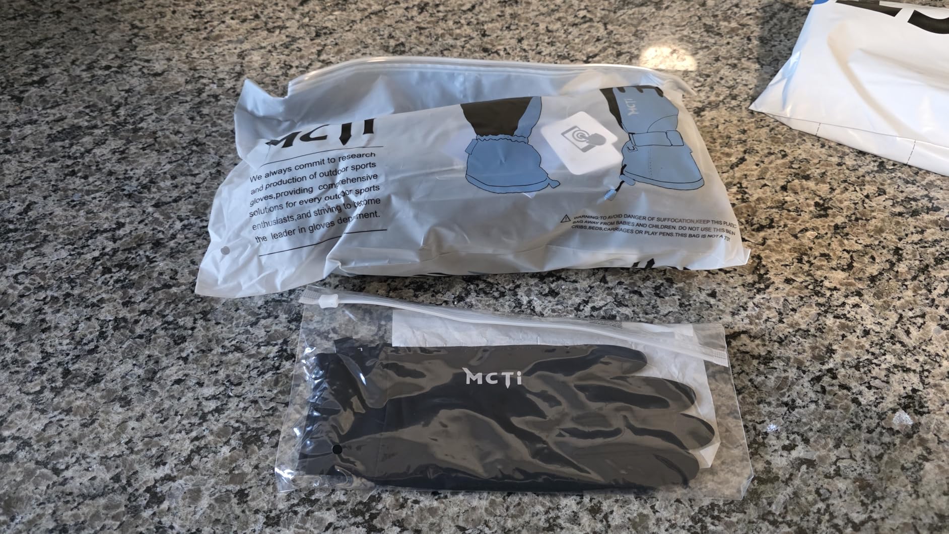 MCTi 2 in 1 Winter Ski Gloves for Men, Waterproof Snowboard Gloves, Thick Ski Mittens & Fleece Glove Liners, 2 Pairs - Customer Photo 4