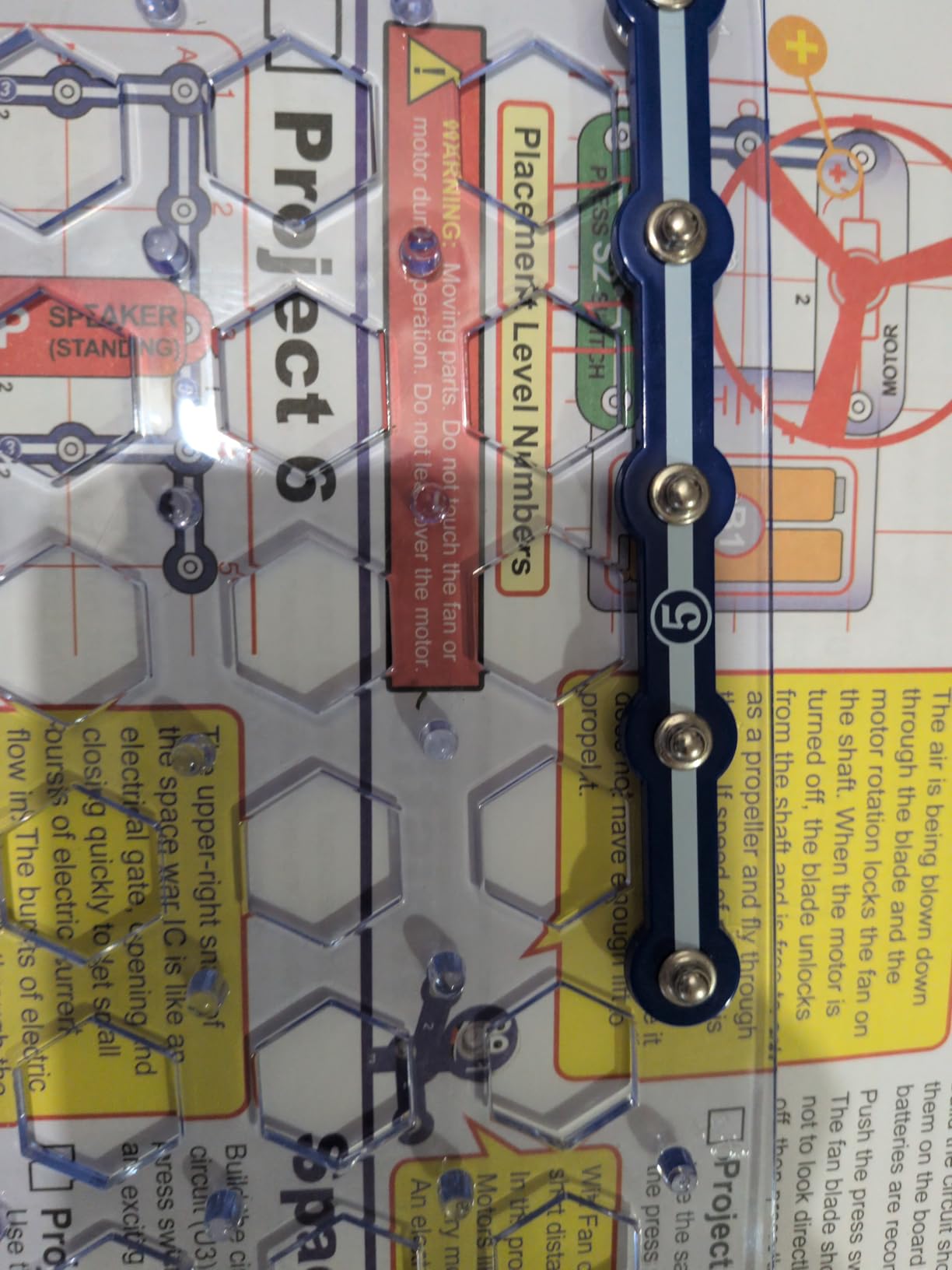 Snap Circuits Jr. SC-100 Electronics Exploration Kit, Over 100 Projects, Full Color Project Manual, 28 Parts, STEM Educational Toy for Kids 8 + - Customer Photo 1