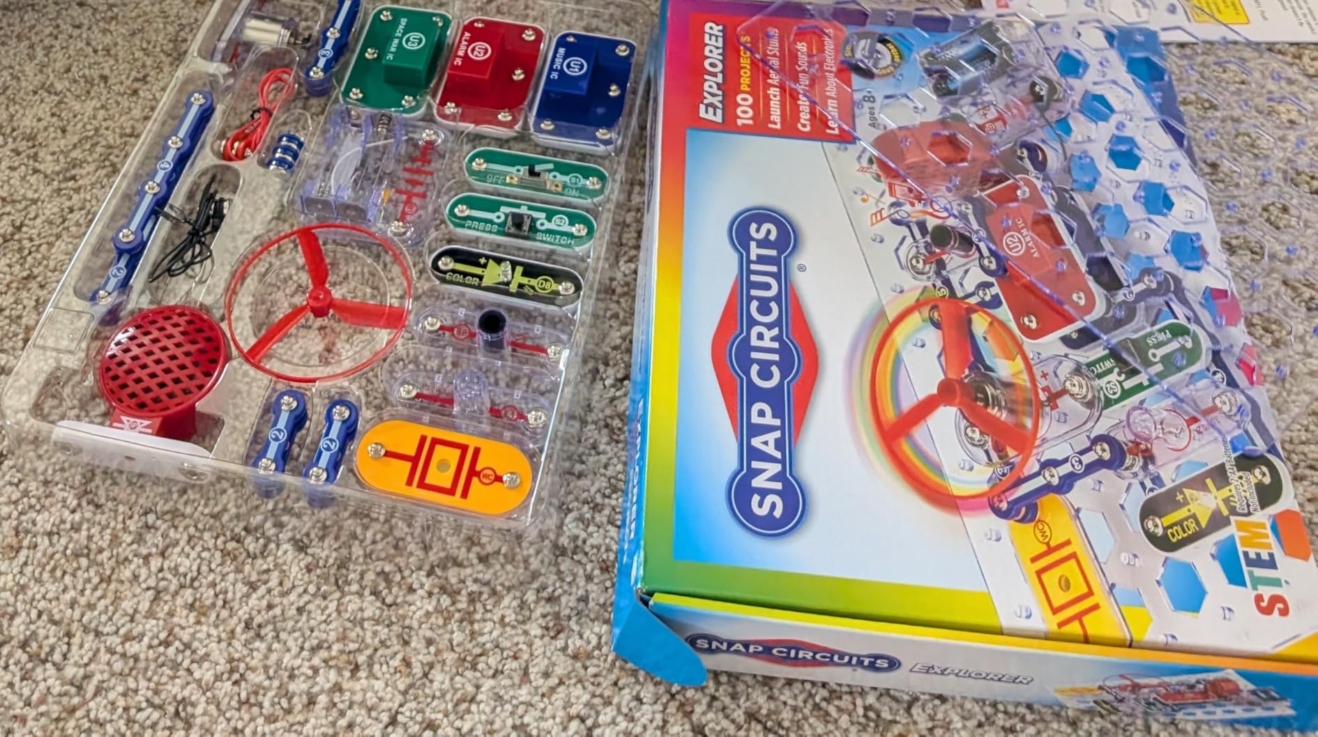 Snap Circuits Jr. SC-100 Electronics Exploration Kit, Over 100 Projects, Full Color Project Manual, 28 Parts, STEM Educational Toy for Kids 8 + - Customer Photo 1