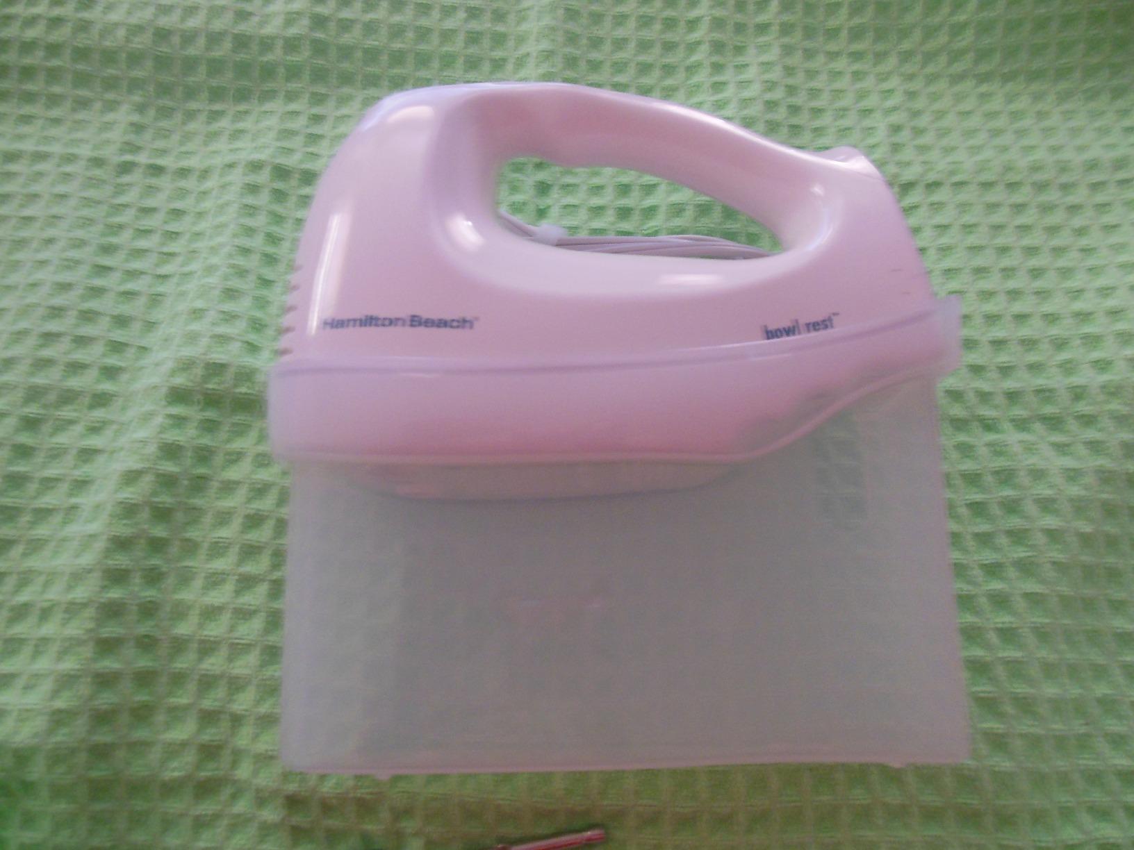 Hamilton Beach 6-Speed Electric Hand Mixer with Whisk, Traditional Beaters, Snap-On Storage Case, 250 Watts, White Customer Review Hamilton Beach 6-Speed Electric Hand Mixer with Whisk, Traditional Beaters, Snap-On Storage Case, 250 Watts, White - Customer Photo 1