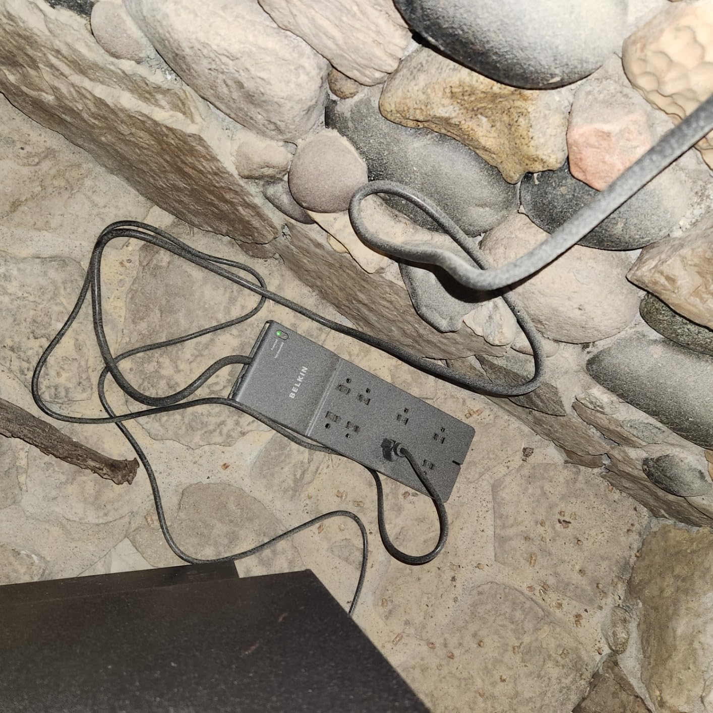 Belkin 8-Outlet Surge Protector w/ 8 AC Outlets & 8ft Long Flat Plug, UL-listed Heavy-Duty Extension Cord for Home, Office, Travel, Computer Desktop, Laptop, Phone Charger - 2,500 Joules of Protection Customer Review Belkin 8-Outlet Surge Protector w/ 8 AC Outlets & 8ft Long Flat Plug, UL-listed Heavy-Duty Extension Cord for Home, Office, Travel, Computer Desktop, Laptop, Phone Charger - 2,500 Joules of Protection - Customer Photo 2