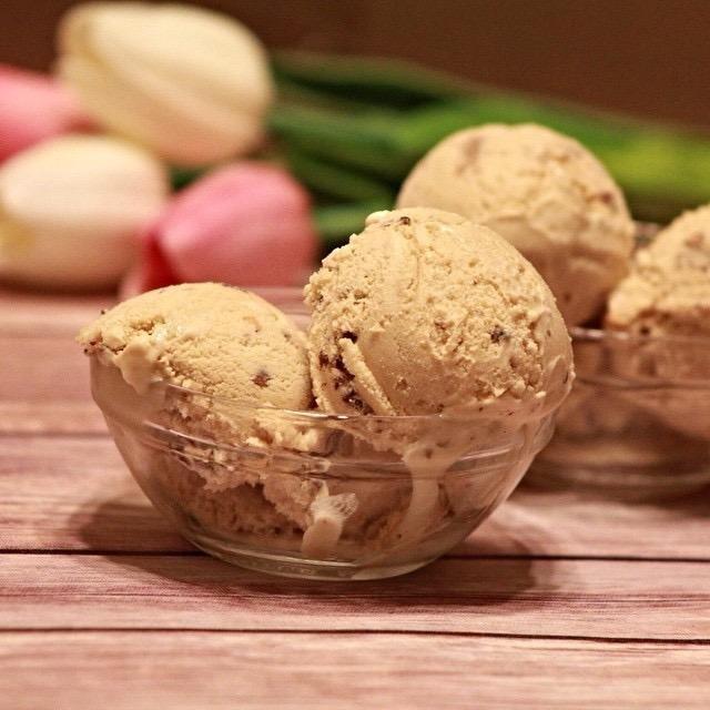 Cuisinart Ice Cream Maker Machine, 1.5 Quart Double Insulated Machine, Sorbet and Frozen Yogurt Maker, Ready in 20 Minutes, ICE-21P1, White - Customer Photo 3