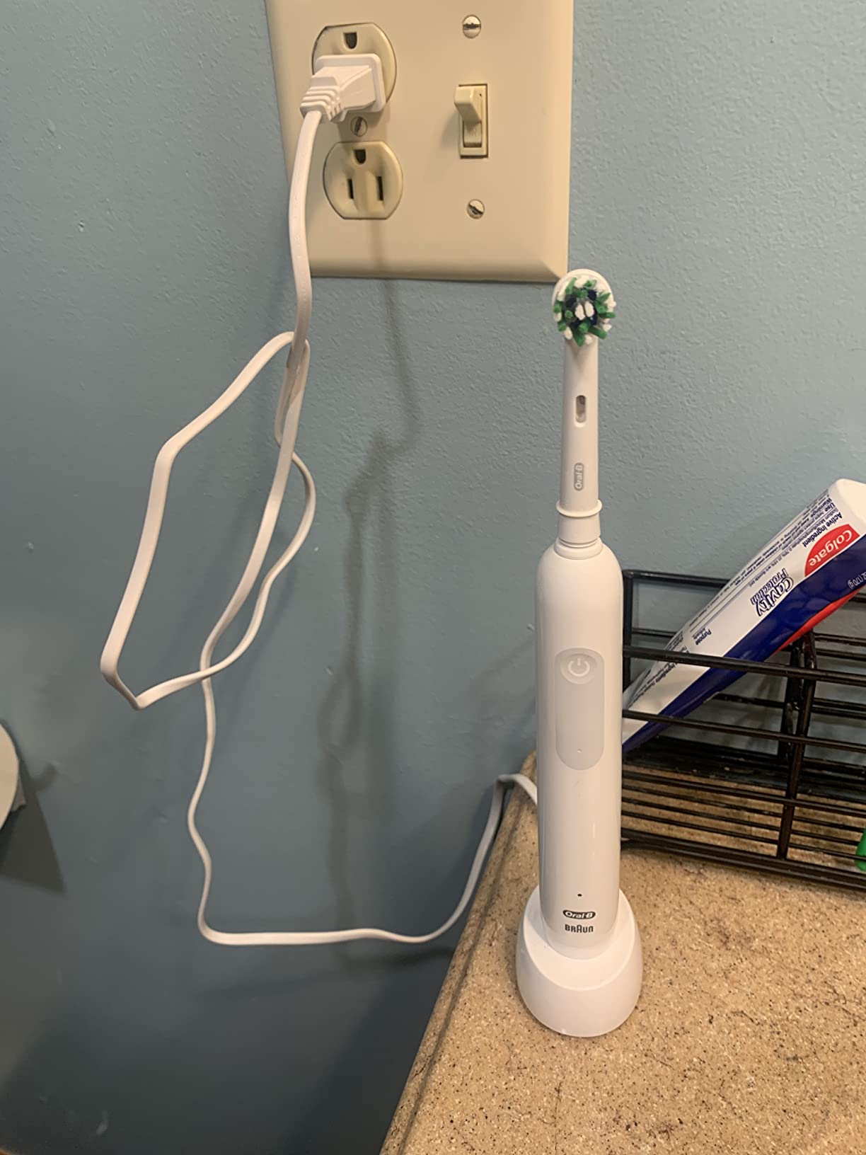 Oral-B Pro 1000 Rechargeable Electric Toothbrush, White - Customer Photo 2