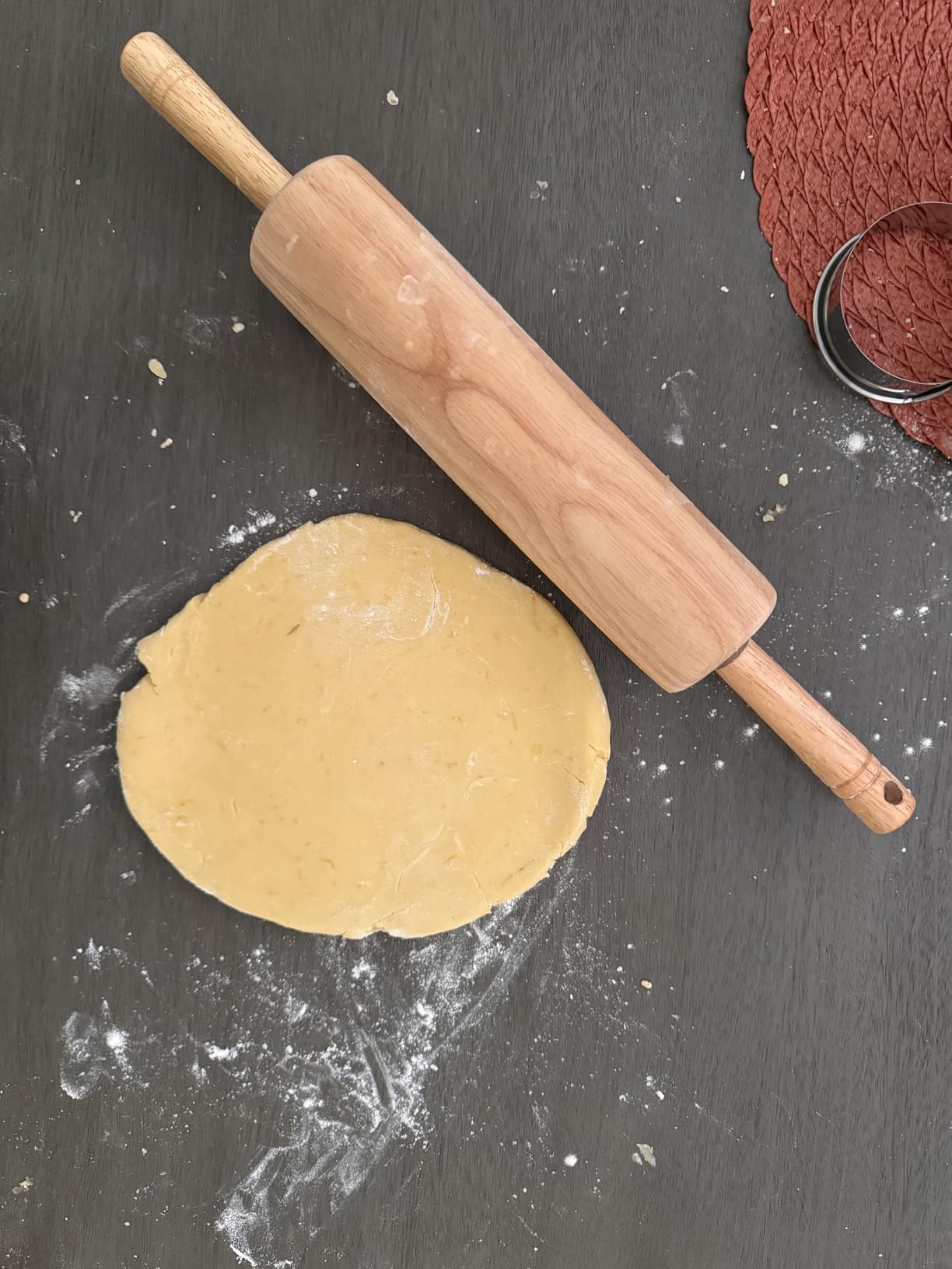 FARBERWARE Classic Wood Rolling Pin, 18-Inch Hardwood Dough Roller for Baking Pizza, Pies, Pastry and Cookies, Ergonomic Handles, Kitchen Essential - Customer Photo 2