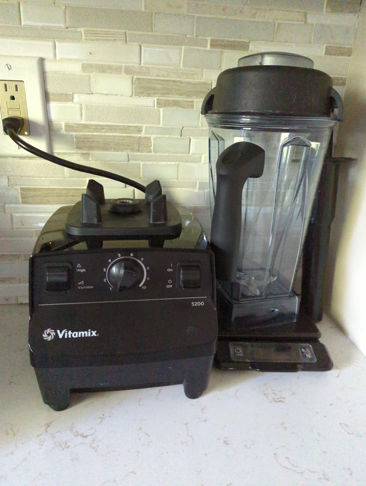 5200 Blender, Professional-Grade Blender for Smoothies, Soups, Ice Cream and More, Stainless-Steel Blades, Self-Cleaning Kitchen Appliance, 64 Oz Container, Black - Customer Photo 3