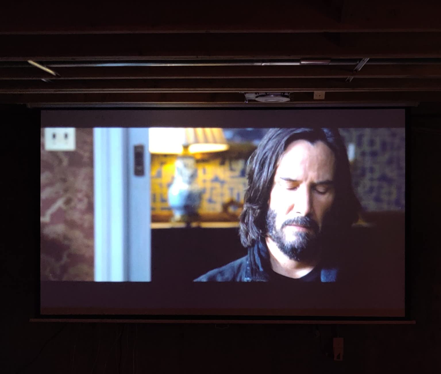 Elite Screens Manual B, 100-INCH Manual Pull Down Projector Screen Diagonal 16:9 Diag 4K 8K 3D Ultra HDR HD Ready Home Theater Movie Office Presentation, M100H - Customer Photo 2