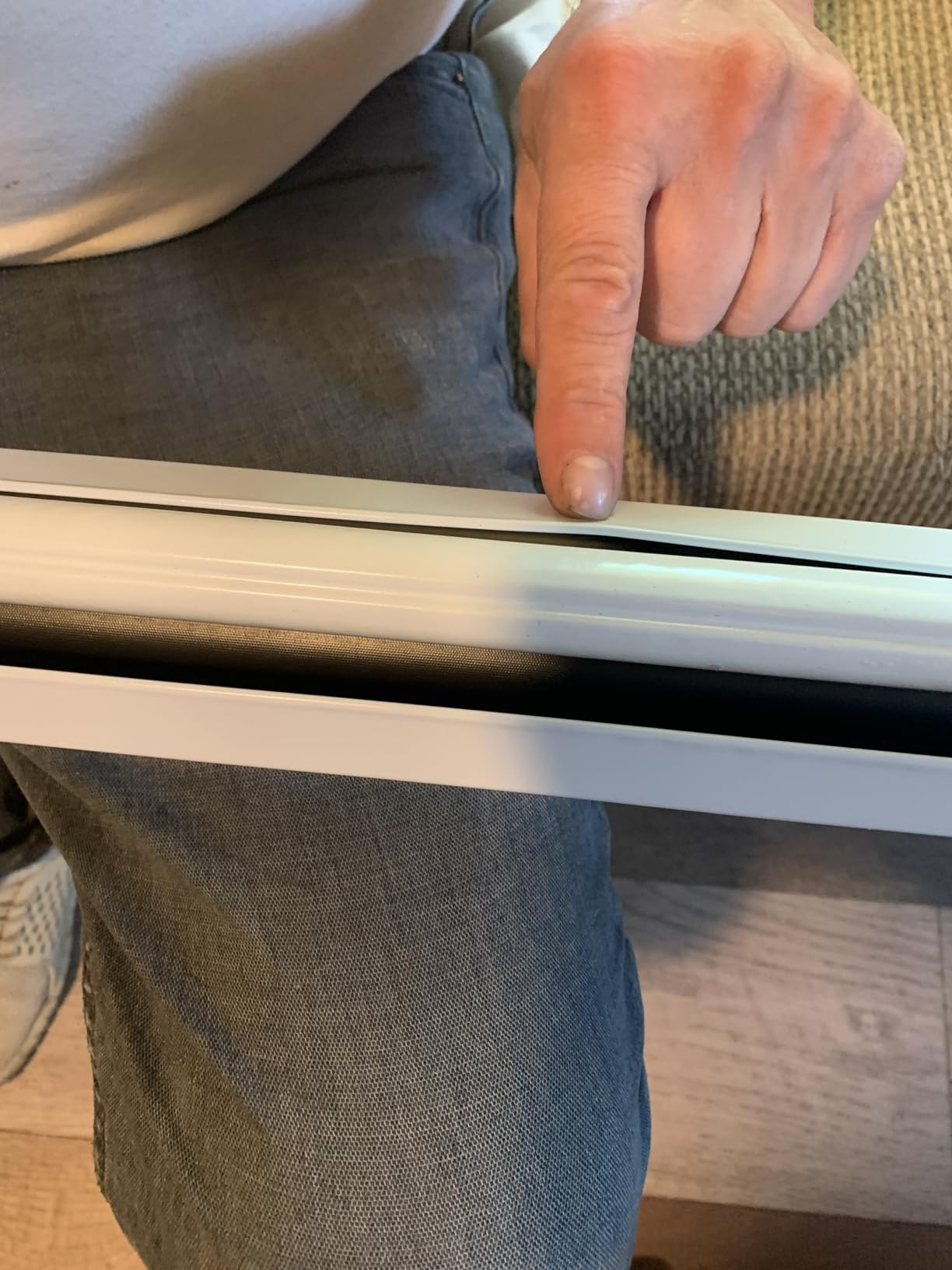 Elite Screens Manual B, 100-INCH Manual Pull Down Projector Screen Diagonal 16:9 Diag 4K 8K 3D Ultra HDR HD Ready Home Theater Movie Office Presentation, M100H - Customer Photo 4