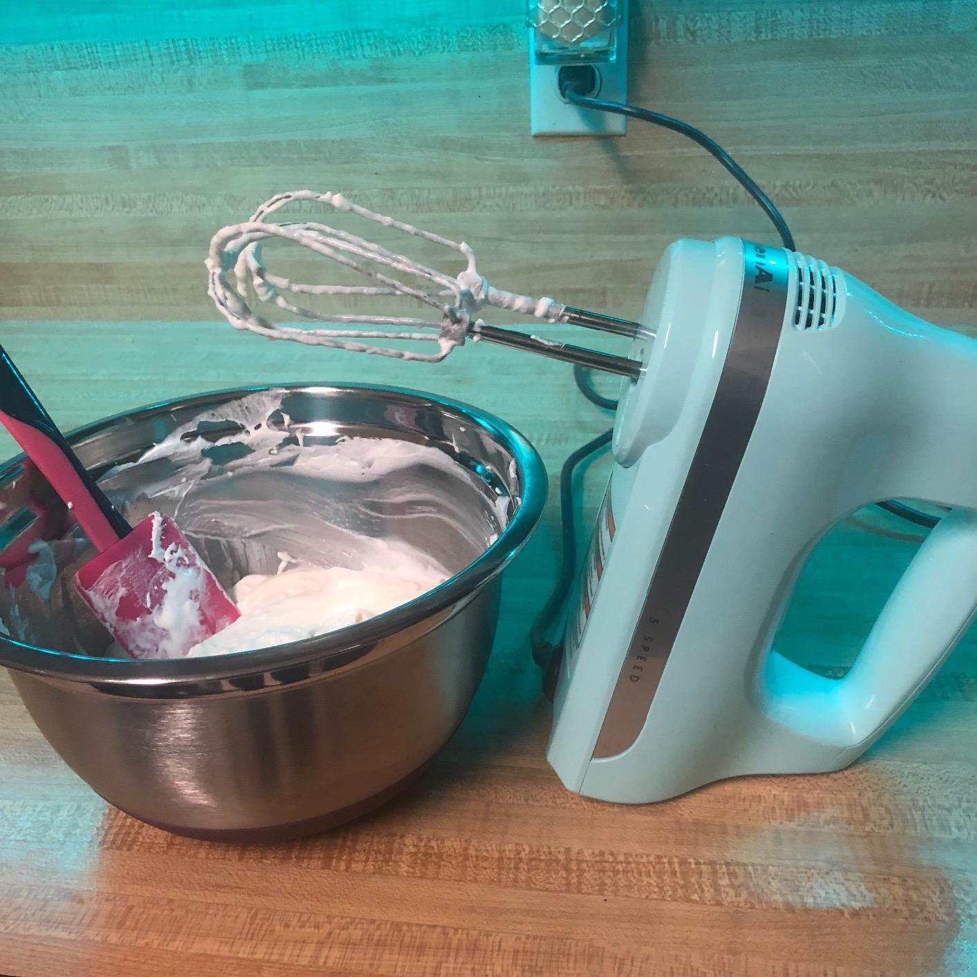 KitchenAid 5 Ultra Power Speed Hand Mixer - KHM512, Empire Red Customer Review KitchenAid 5 Ultra Power Speed Hand Mixer - KHM512, Empire Red - Customer Photo 3