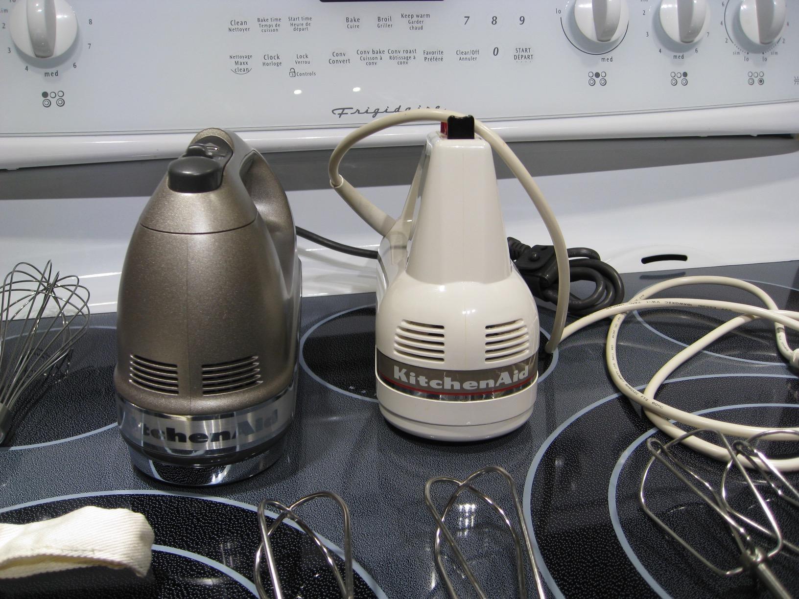 KitchenAid 9-Speed Digital Hand Mixer with Turbo Beater II Accessories and Pro Whisk - Contour Silver Customer Review KitchenAid 9-Speed Digital Hand Mixer with Turbo Beater II Accessories and Pro Whisk - Contour Silver - Customer Photo 4