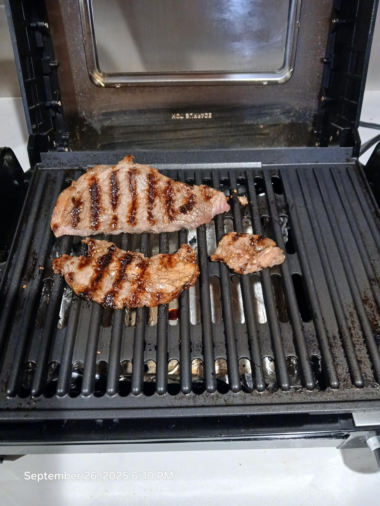 Hamilton Beach Electric Indoor Searing Grill with Viewing Window & Adjustable Temperature Control to 450F, 118 sq. in. Surface Serves 6, PFAS-Free Removable Nonstick Grate, Stainless Steel - Customer Photo 2