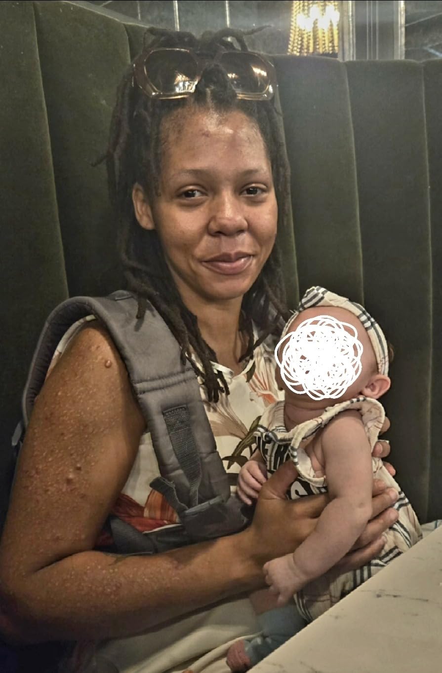 Infantino Flip 4-in-1 Convertible Baby Carrier, Adjustable, Ergonomic Babywearing, Registry Essential, Baby Carrier for Newborn to Toddler, Gray Customer Review Infantino Flip 4-in-1 Convertible Baby Carrier, Adjustable, Ergonomic Babywearing, Registry Essential, Baby Carrier for Newborn to Toddler, Gray - Customer Photo 1