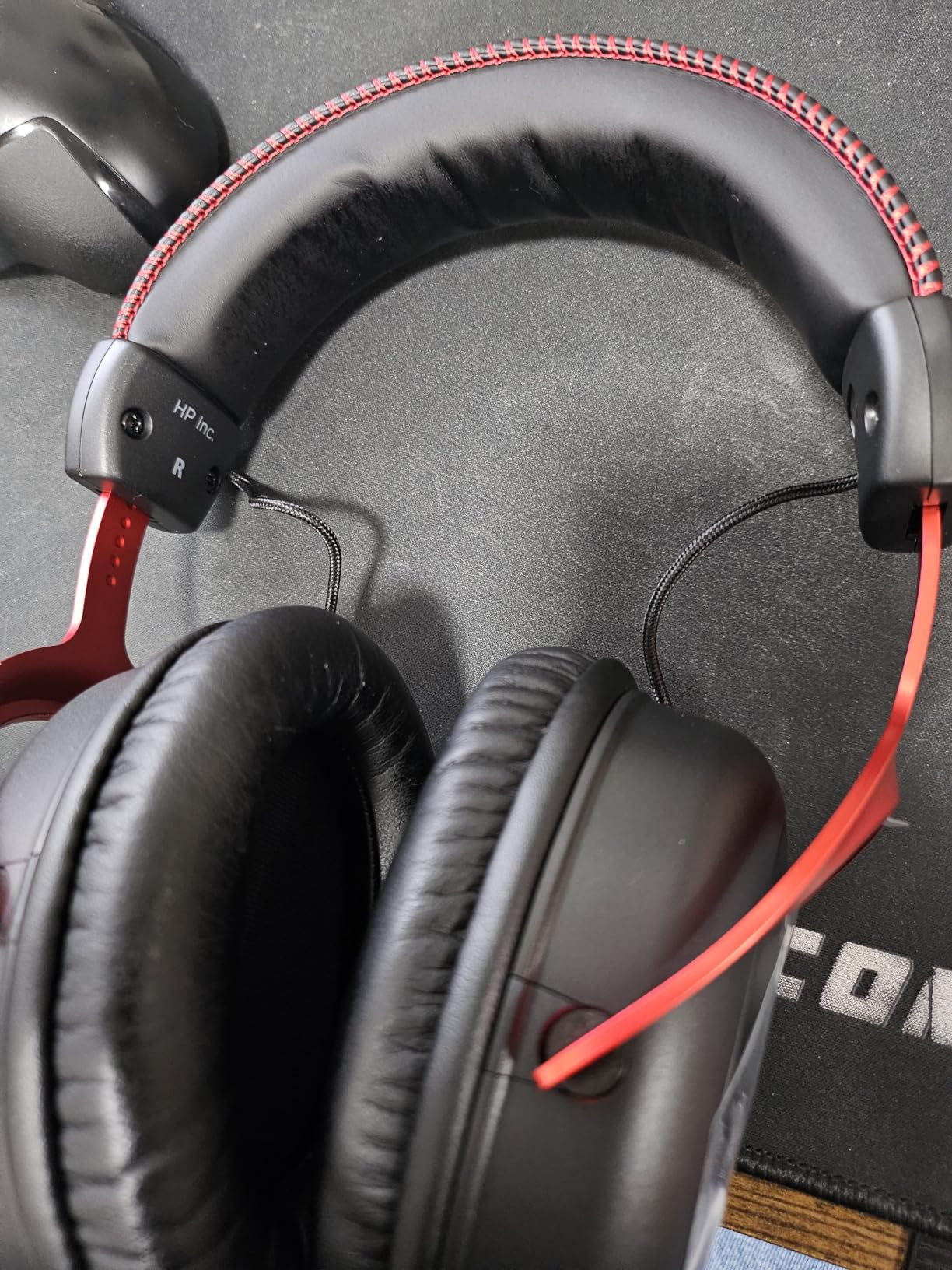 HyperX Cloud II - Gaming Headset, 7.1 Surround Sound, Memory Foam Ear Pads, Durable Aluminum Frame, Detachable Microphone, Works with PC, PS5, PS4, Xbox Series X|S, Xbox One – Red - Customer Photo 4