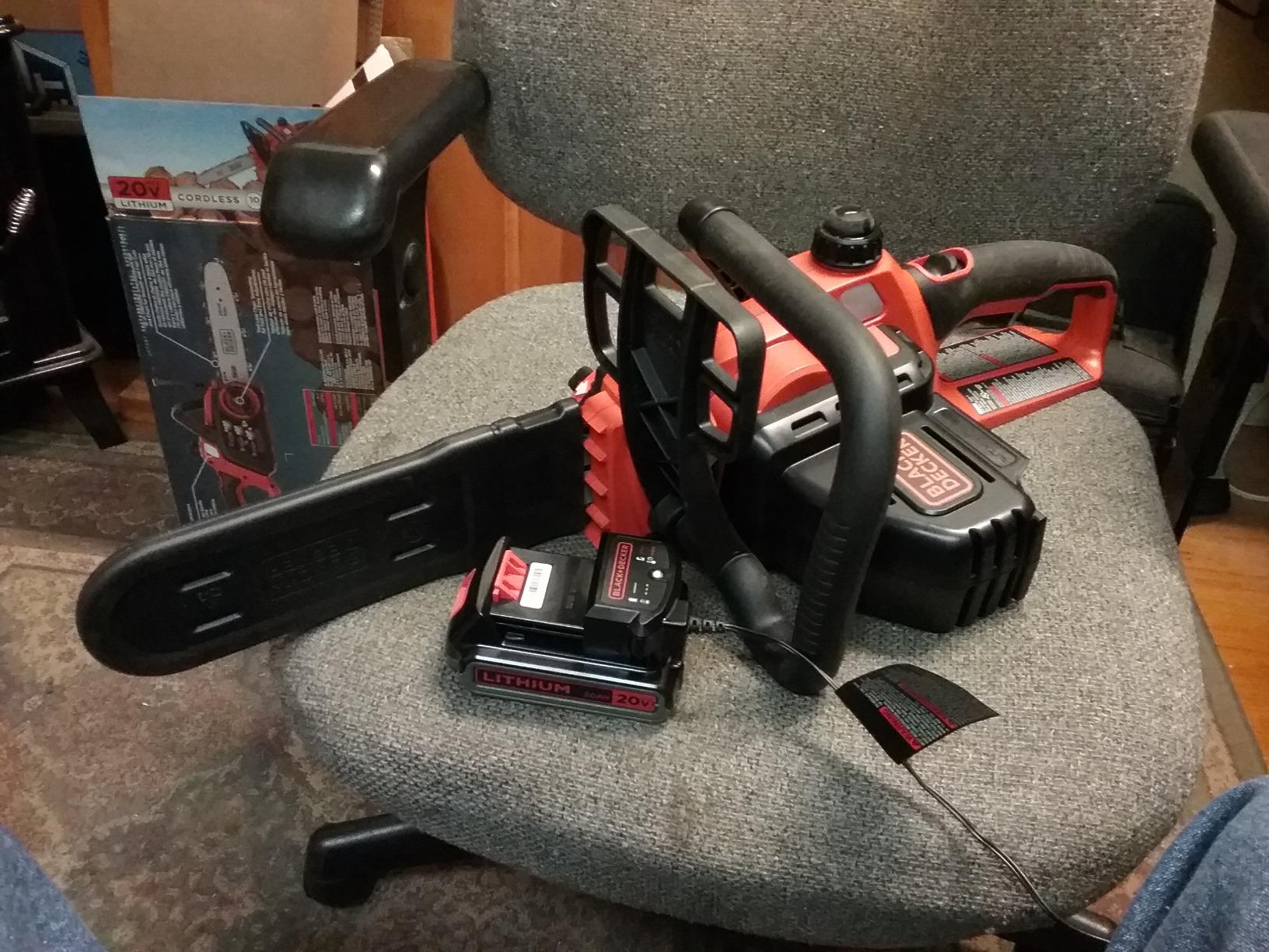 BLACK+DECKER 20V MAX Chain Saw Cordless Chainsaw, 10-Inch Battery Chainsaw, Tool Only, for Wood Cutting and Tree Pruning - Customer Photo 4