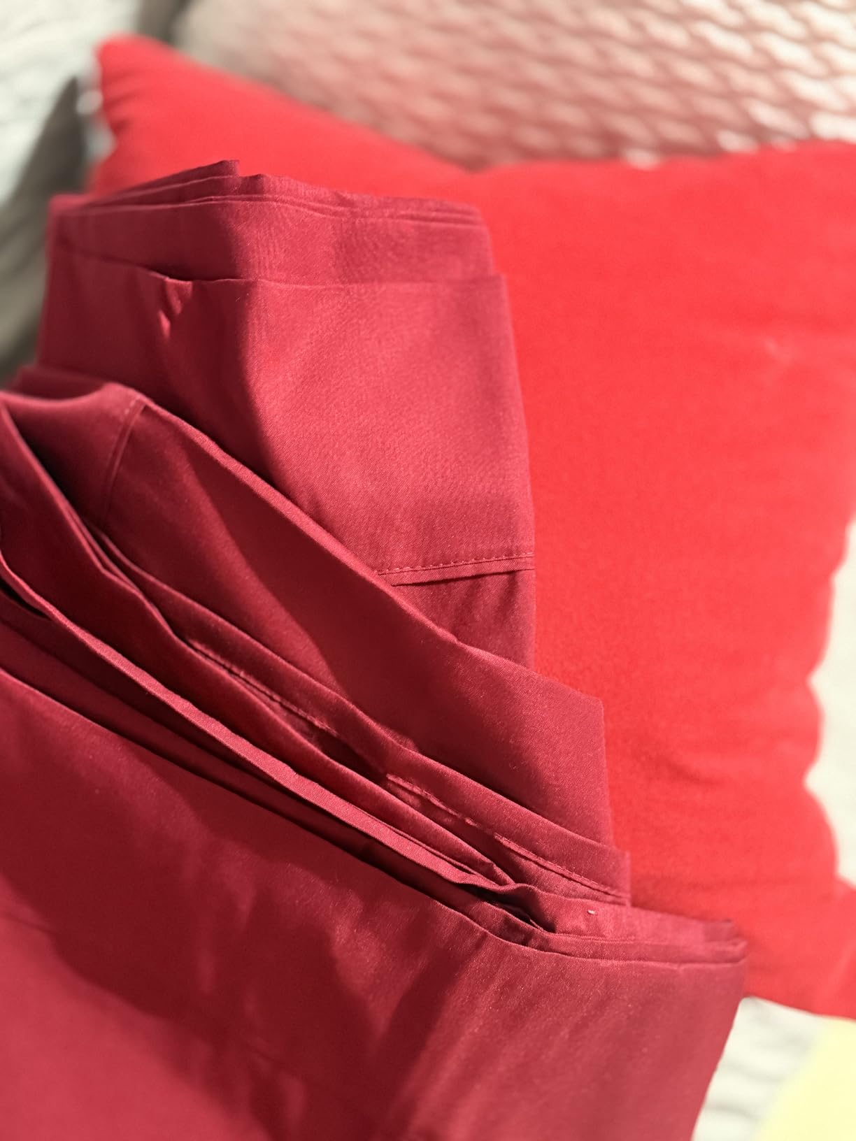 Amazon Basics Lightweight Super Soft Easy Care Wrinkle Free Microfiber 3 Piece Bed Sheet Set with 14-Inch Deep Pockets, Twin, Black - Customer Photo 2