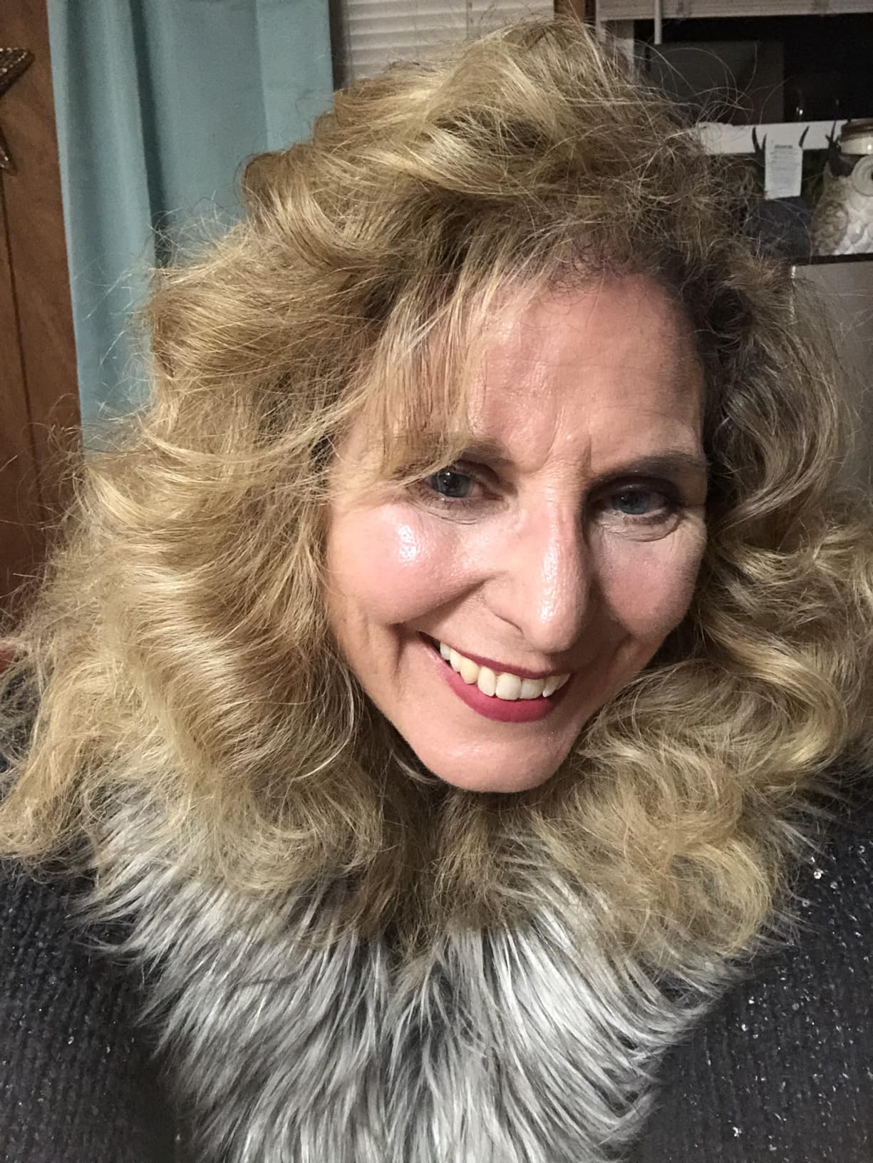 MAC Retro Matte Lipstick Ruby Woo, 1 Count, Multicolor, 0.10 Ounce - Customer Photo 3